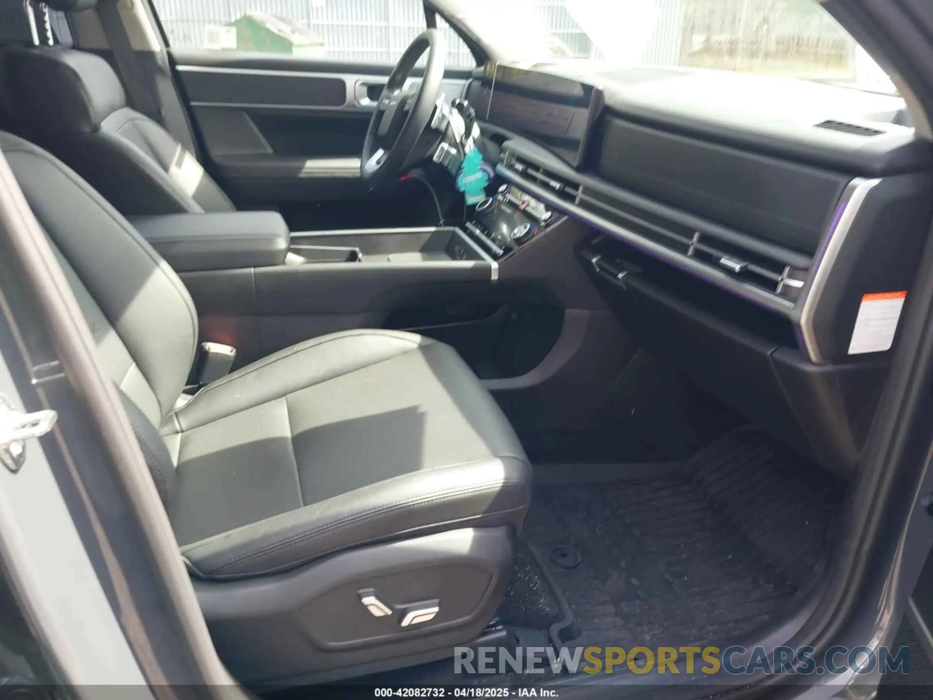 5 fotografías del automóvil dañado 5NMP3DG11SH025844 HYUNDAI SANTA FE HYBRID 2025