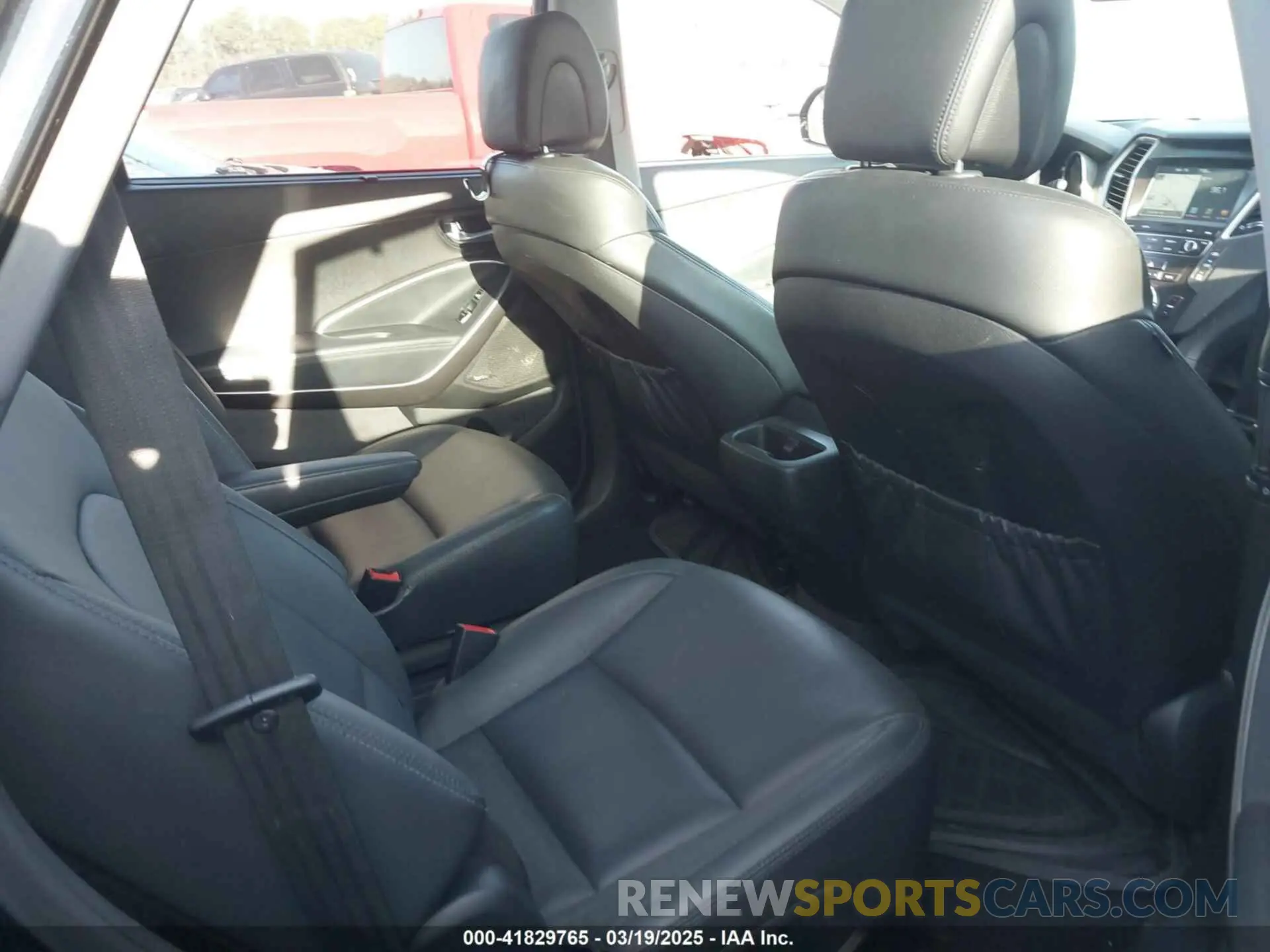 8 fotografías del automóvil dañado KM8SR4HF7KU304738 HYUNDAI SANTA FE XL 2019