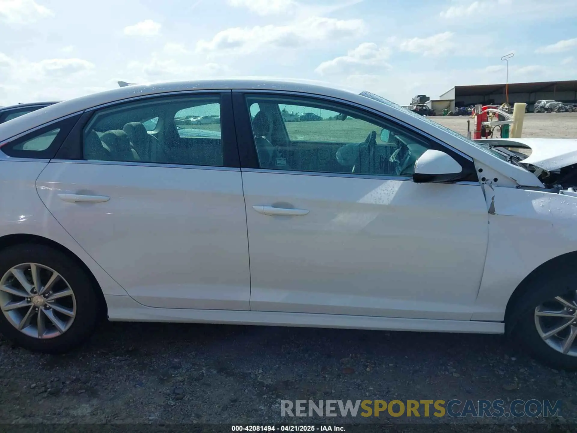14 fotografías del automóvil dañado 5NPE24AA6KH775276 HYUNDAI SONATA 2019