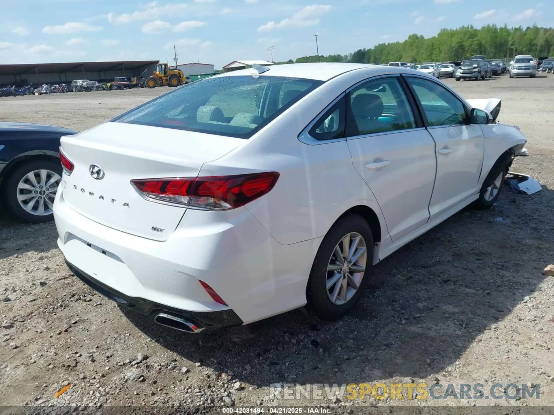 4 fotografías del automóvil dañado 5NPE24AA6KH775276 HYUNDAI SONATA 2019