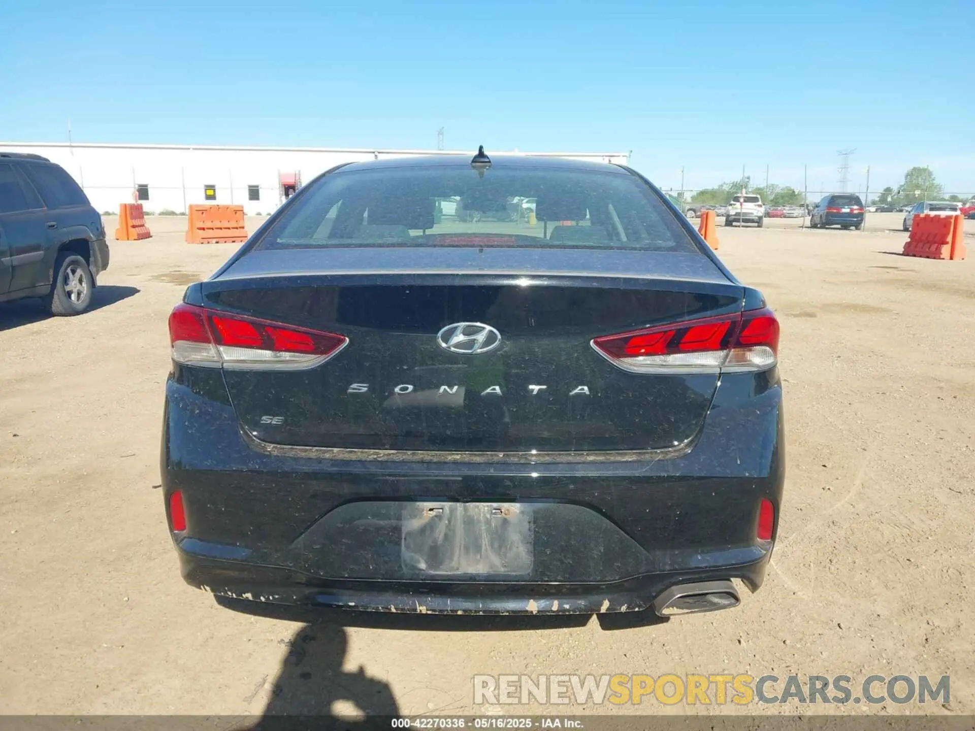 17 fotografías del automóvil dañado 5NPE24AF0KH746755 HYUNDAI SONATA 2019