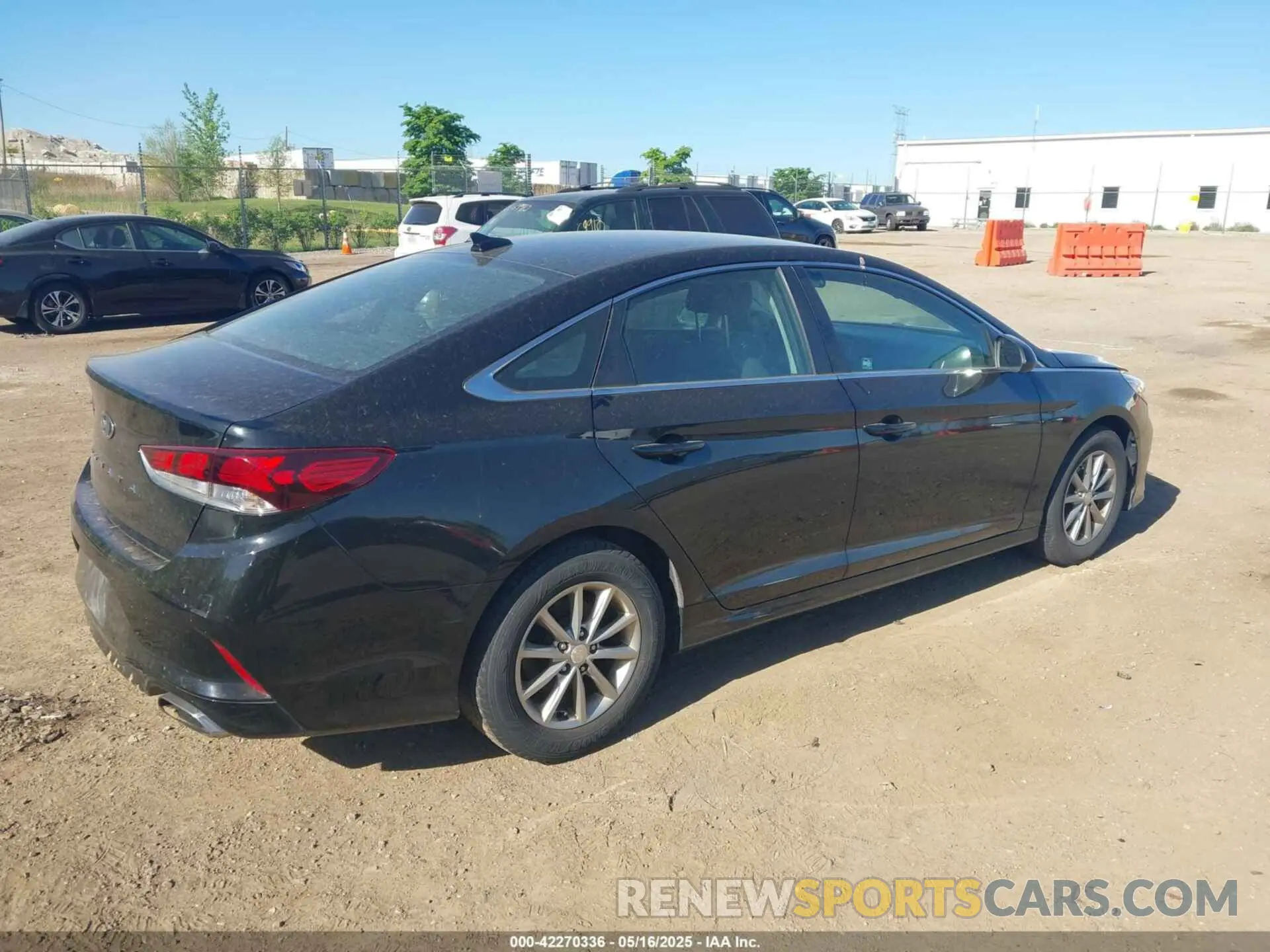 4 fotografías del automóvil dañado 5NPE24AF0KH746755 HYUNDAI SONATA 2019