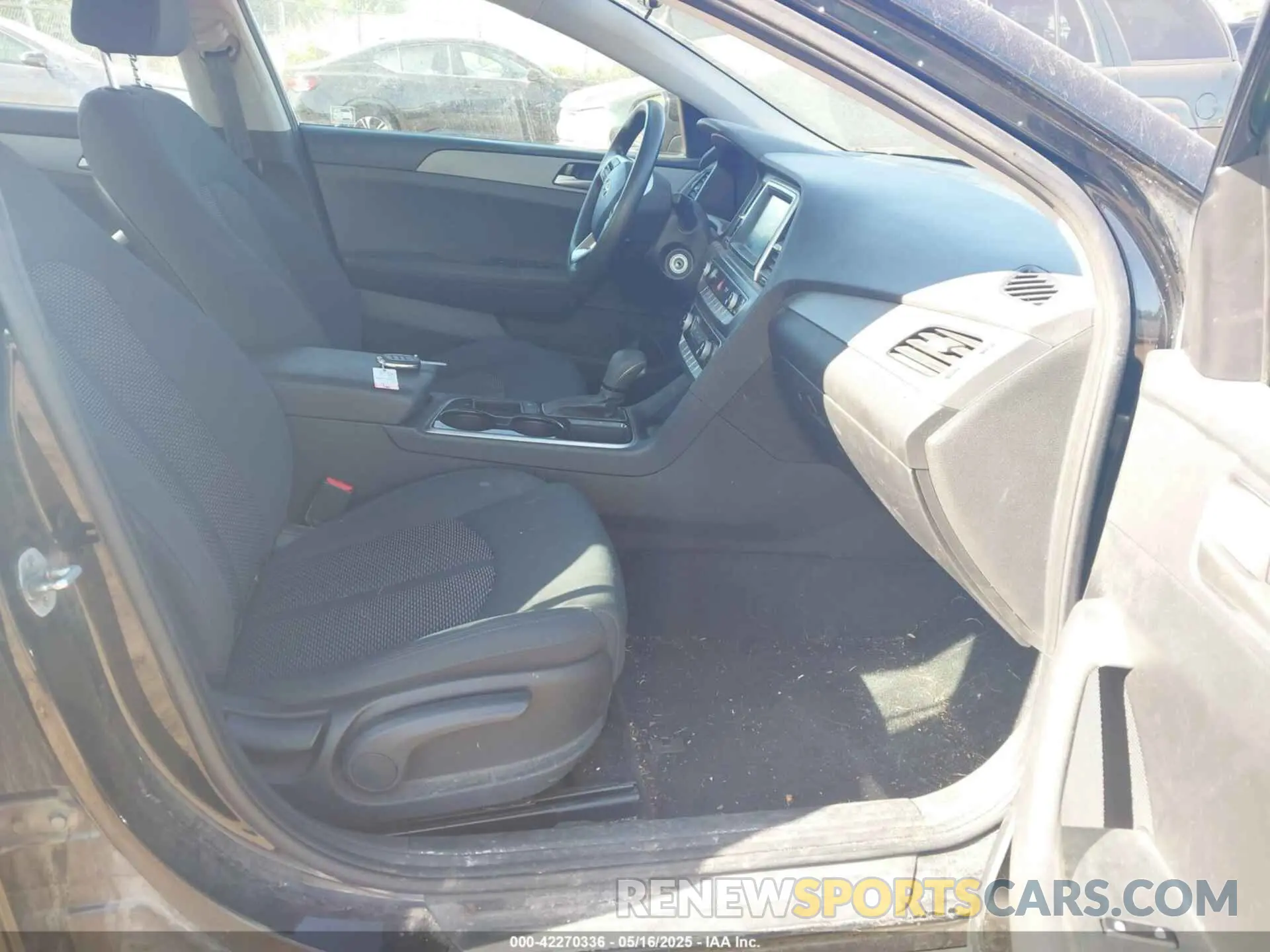 5 fotografías del automóvil dañado 5NPE24AF0KH746755 HYUNDAI SONATA 2019