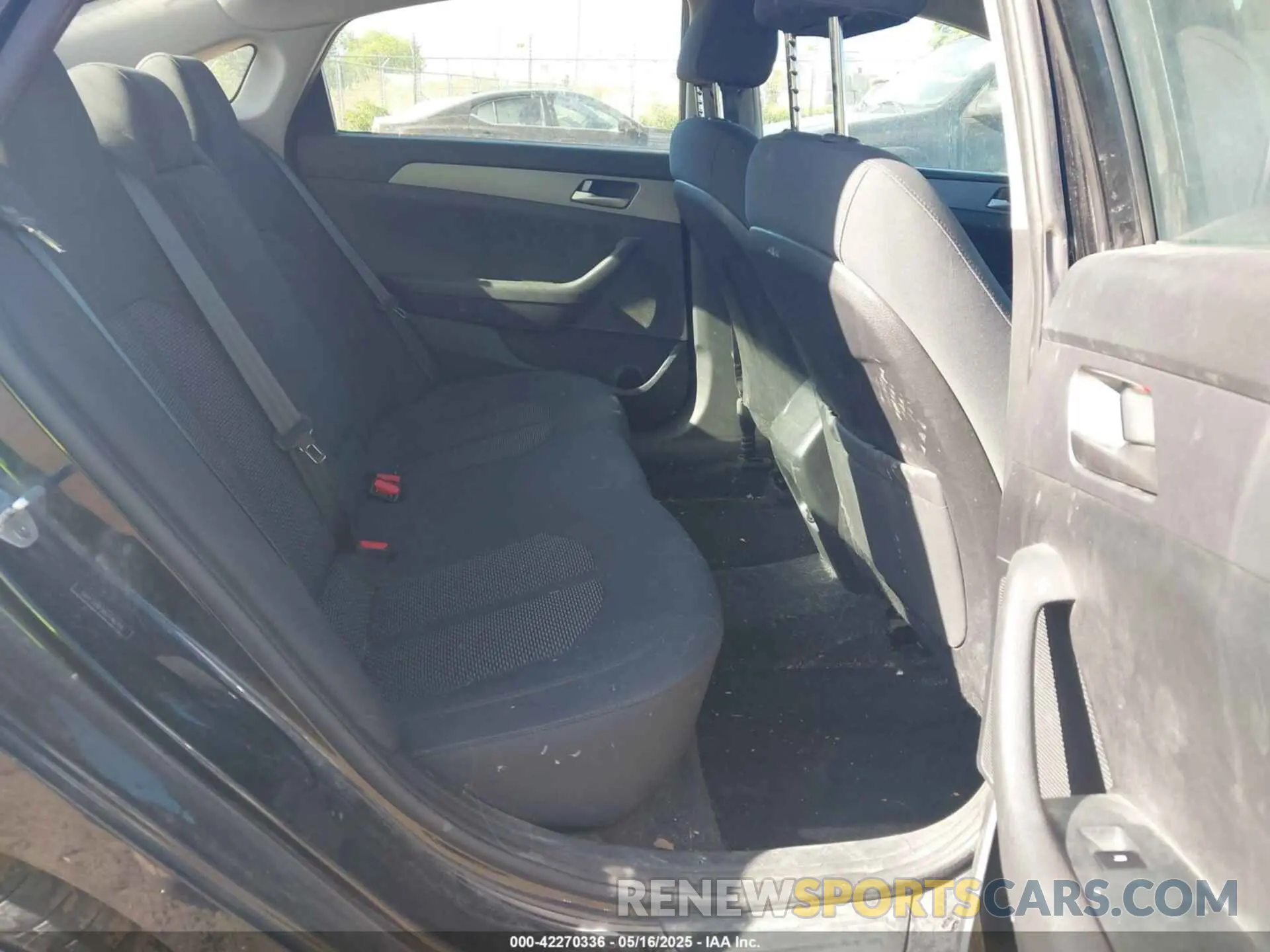 8 fotografías del automóvil dañado 5NPE24AF0KH746755 HYUNDAI SONATA 2019