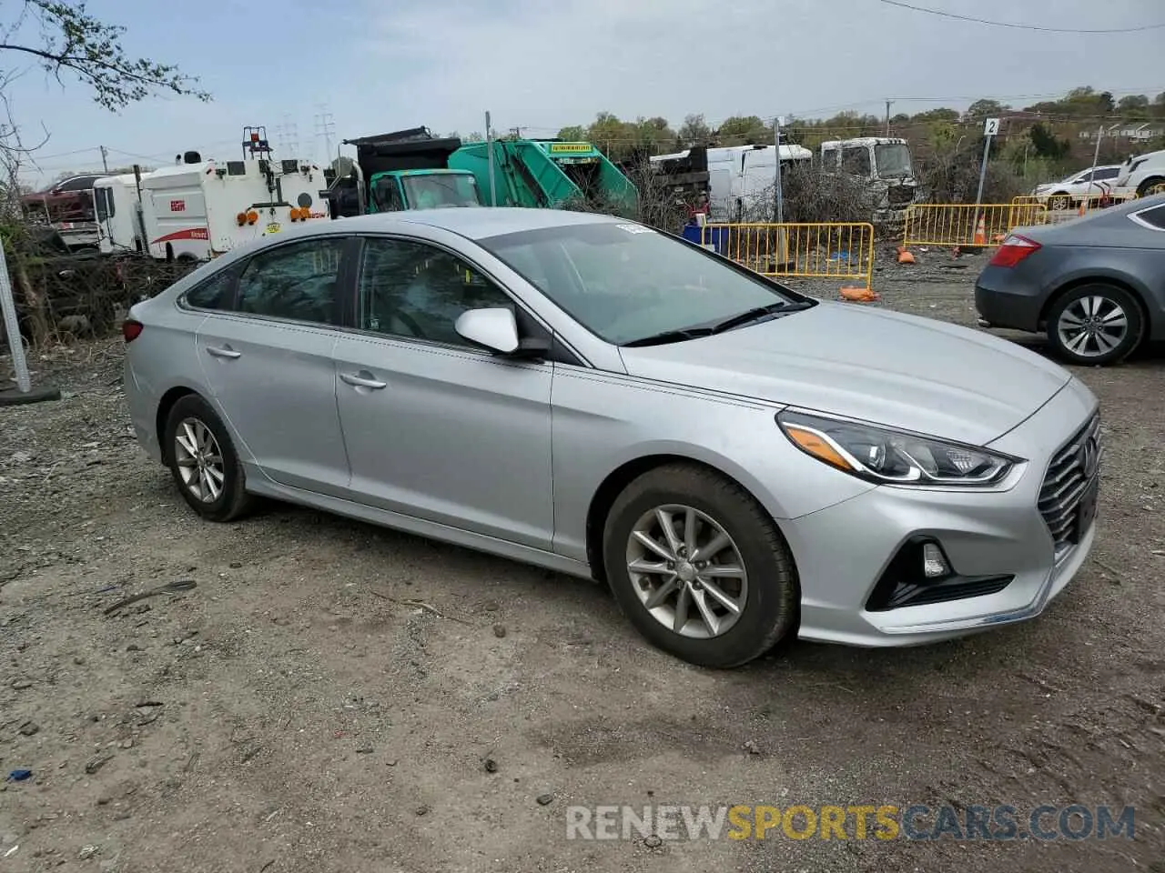 4 fotografías del automóvil dañado 5NPE24AF0KH754130 HYUNDAI SONATA 2019