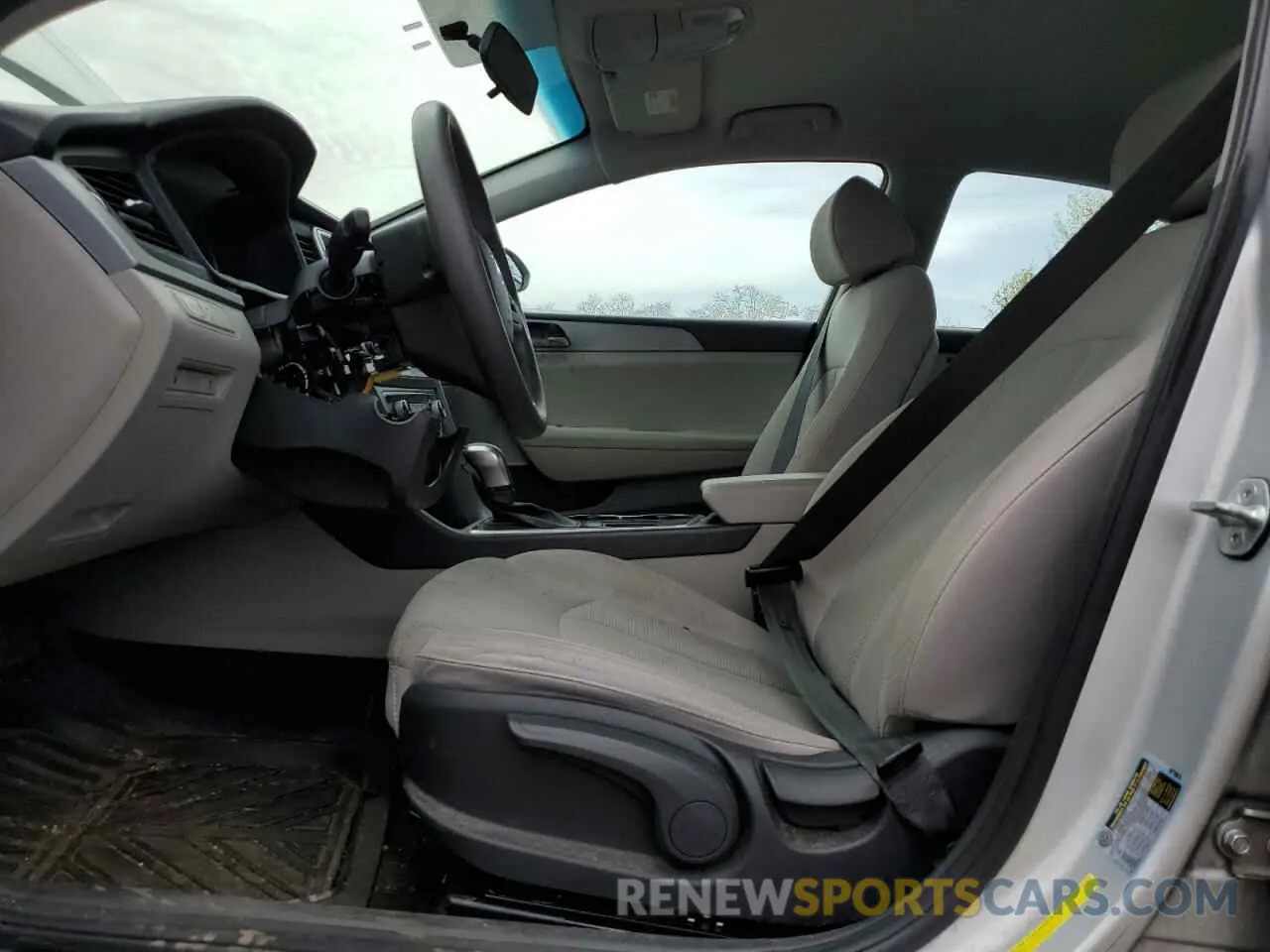 7 fotografías del automóvil dañado 5NPE24AF0KH754130 HYUNDAI SONATA 2019