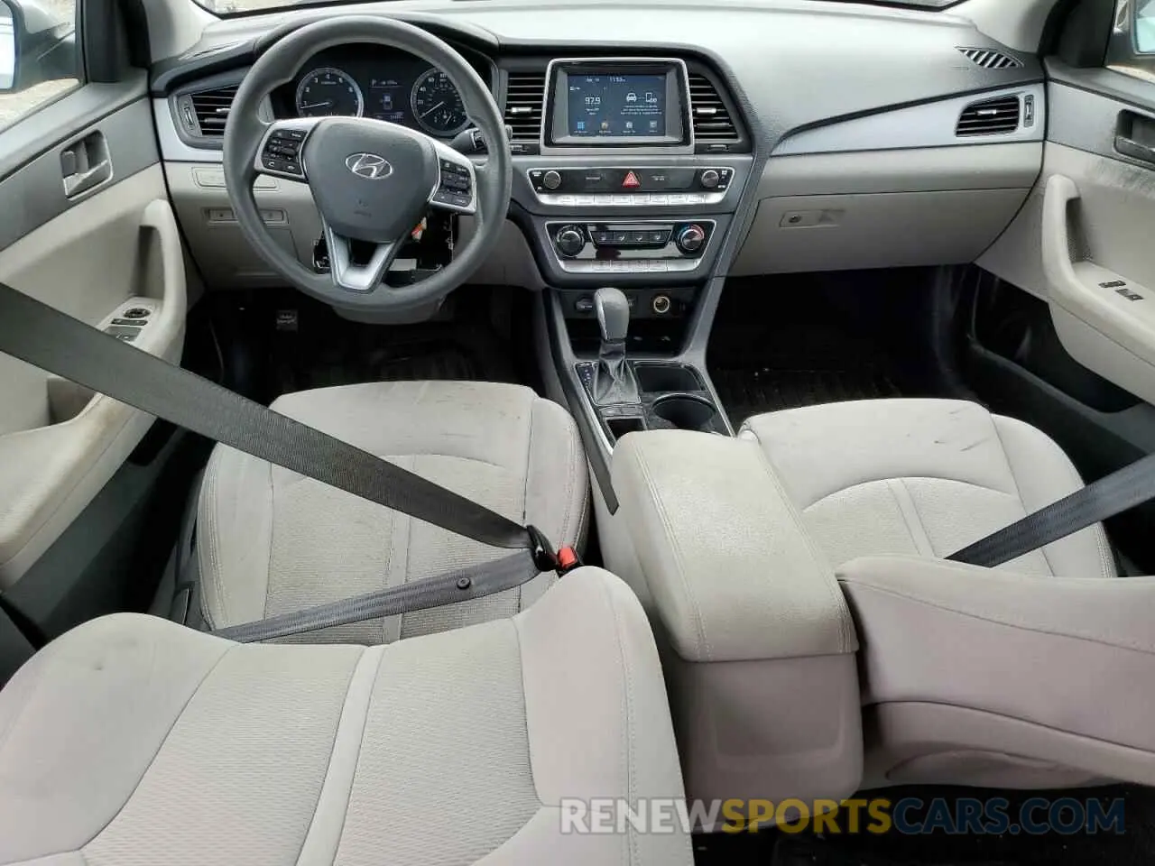 8 fotografías del automóvil dañado 5NPE24AF0KH754130 HYUNDAI SONATA 2019