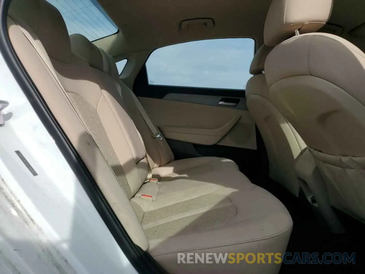 10 fotografías del automóvil dañado 5NPE24AF0KH770134 HYUNDAI SONATA 2019