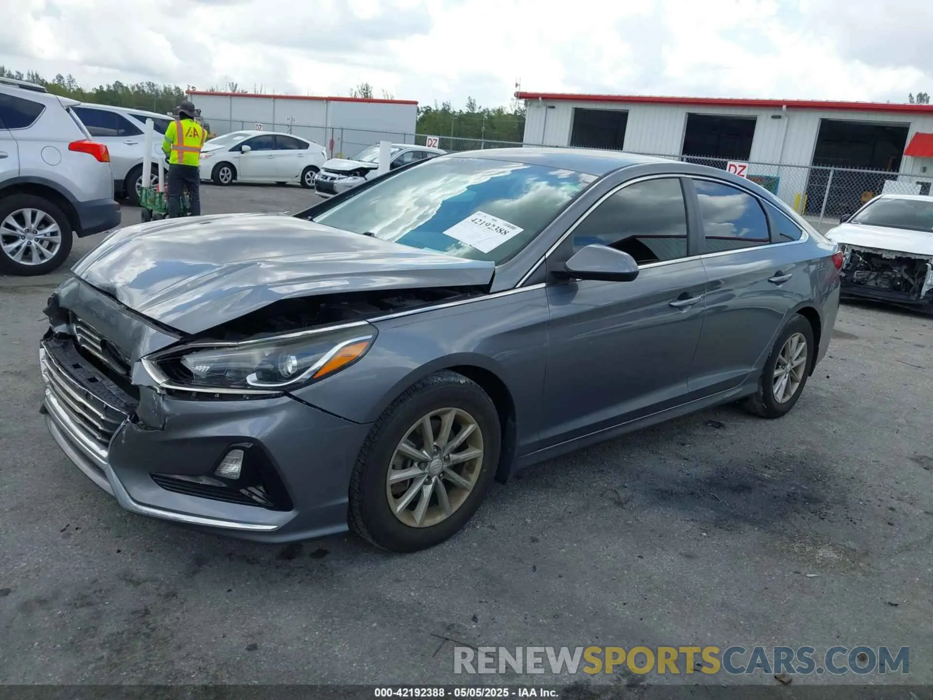 2 fotografías del automóvil dañado 5NPE24AF0KH771140 HYUNDAI SONATA 2019