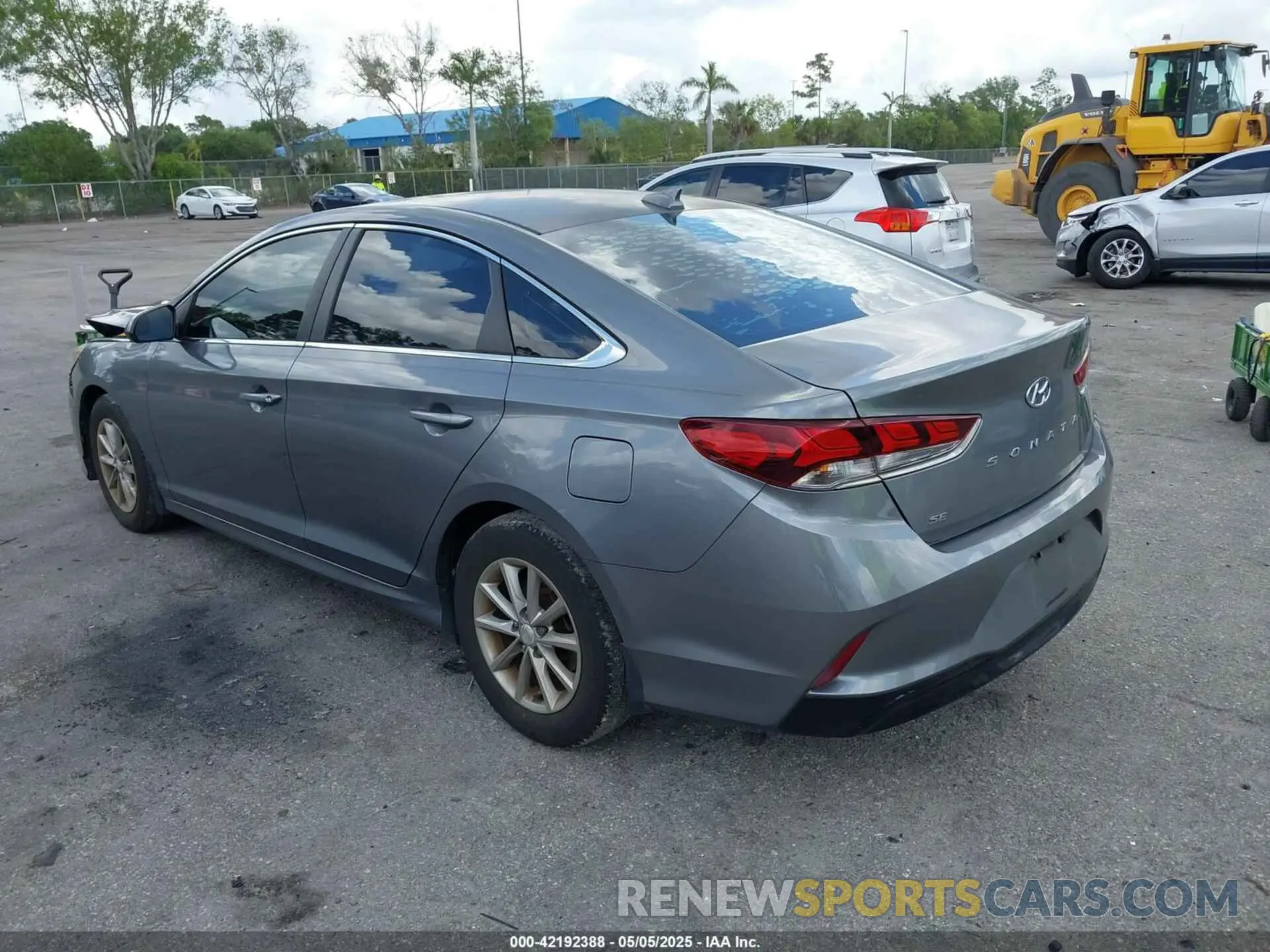 3 fotografías del automóvil dañado 5NPE24AF0KH771140 HYUNDAI SONATA 2019