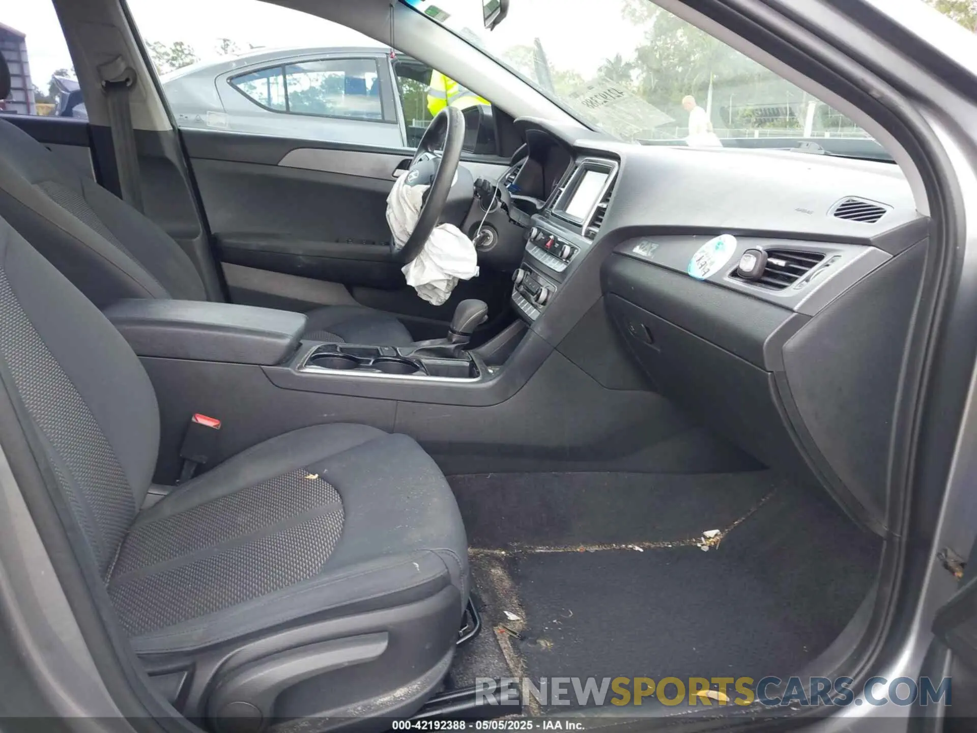 5 fotografías del automóvil dañado 5NPE24AF0KH771140 HYUNDAI SONATA 2019