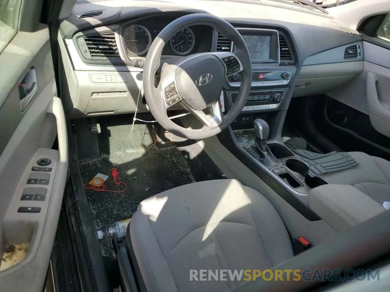 8 fotografías del automóvil dañado 5NPE24AF1KH736980 HYUNDAI SONATA 2019