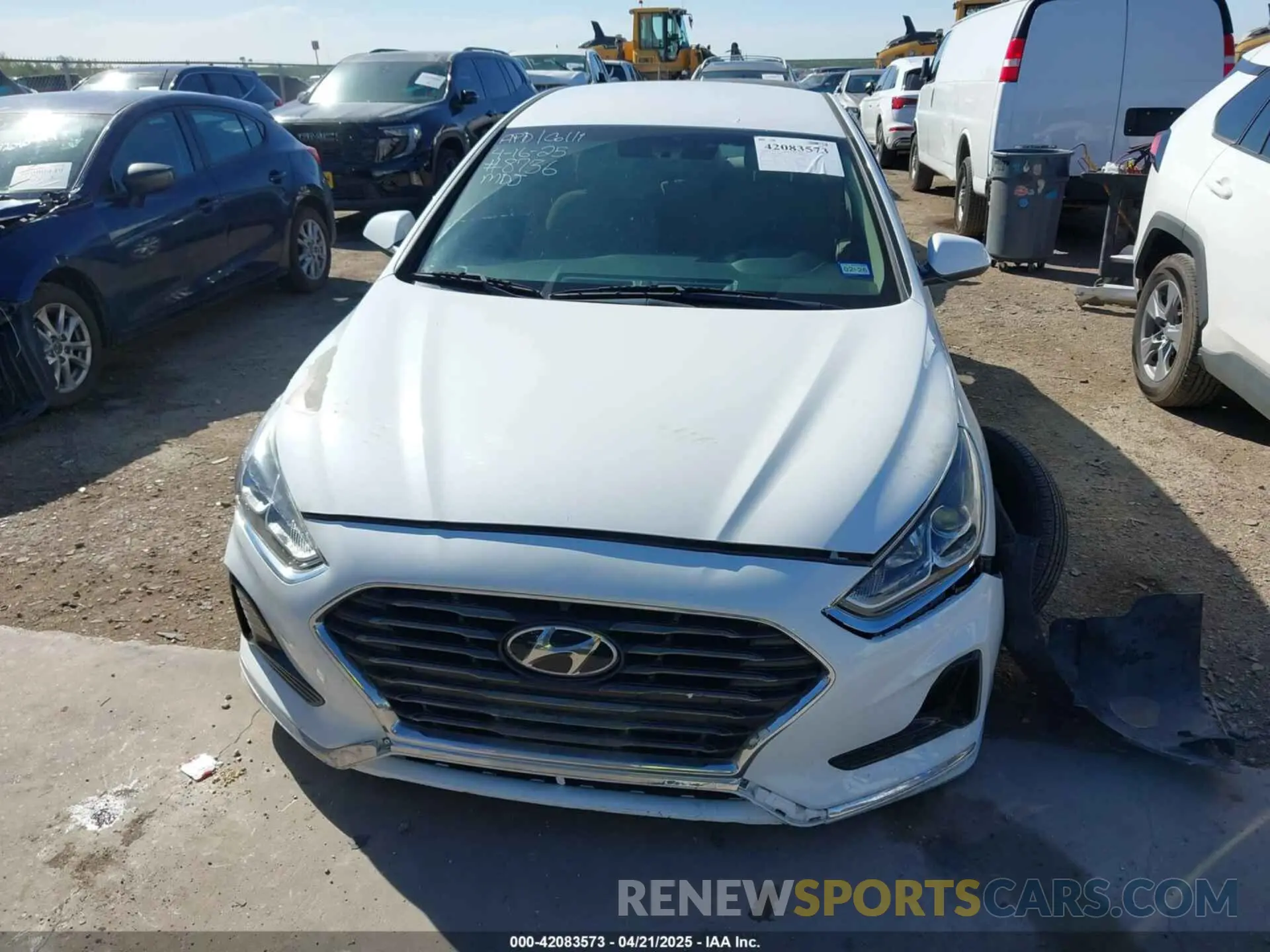 12 fotografías del automóvil dañado 5NPE24AF1KH758736 HYUNDAI SONATA 2019