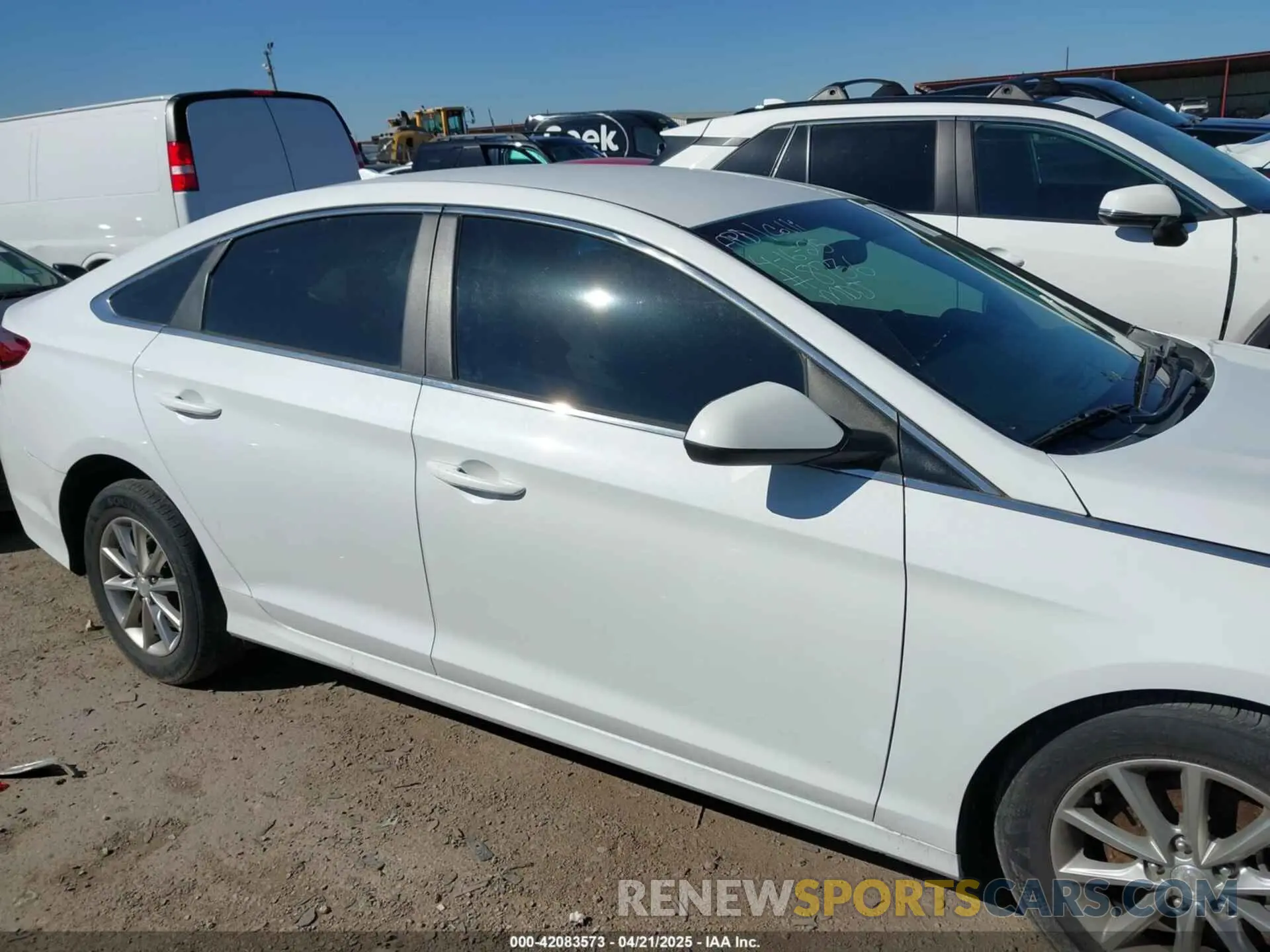 13 fotografías del automóvil dañado 5NPE24AF1KH758736 HYUNDAI SONATA 2019