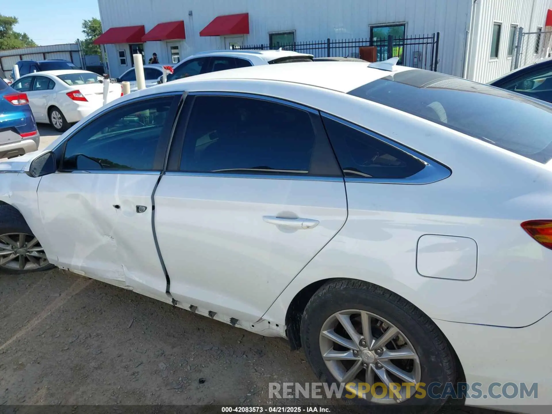 14 fotografías del automóvil dañado 5NPE24AF1KH758736 HYUNDAI SONATA 2019