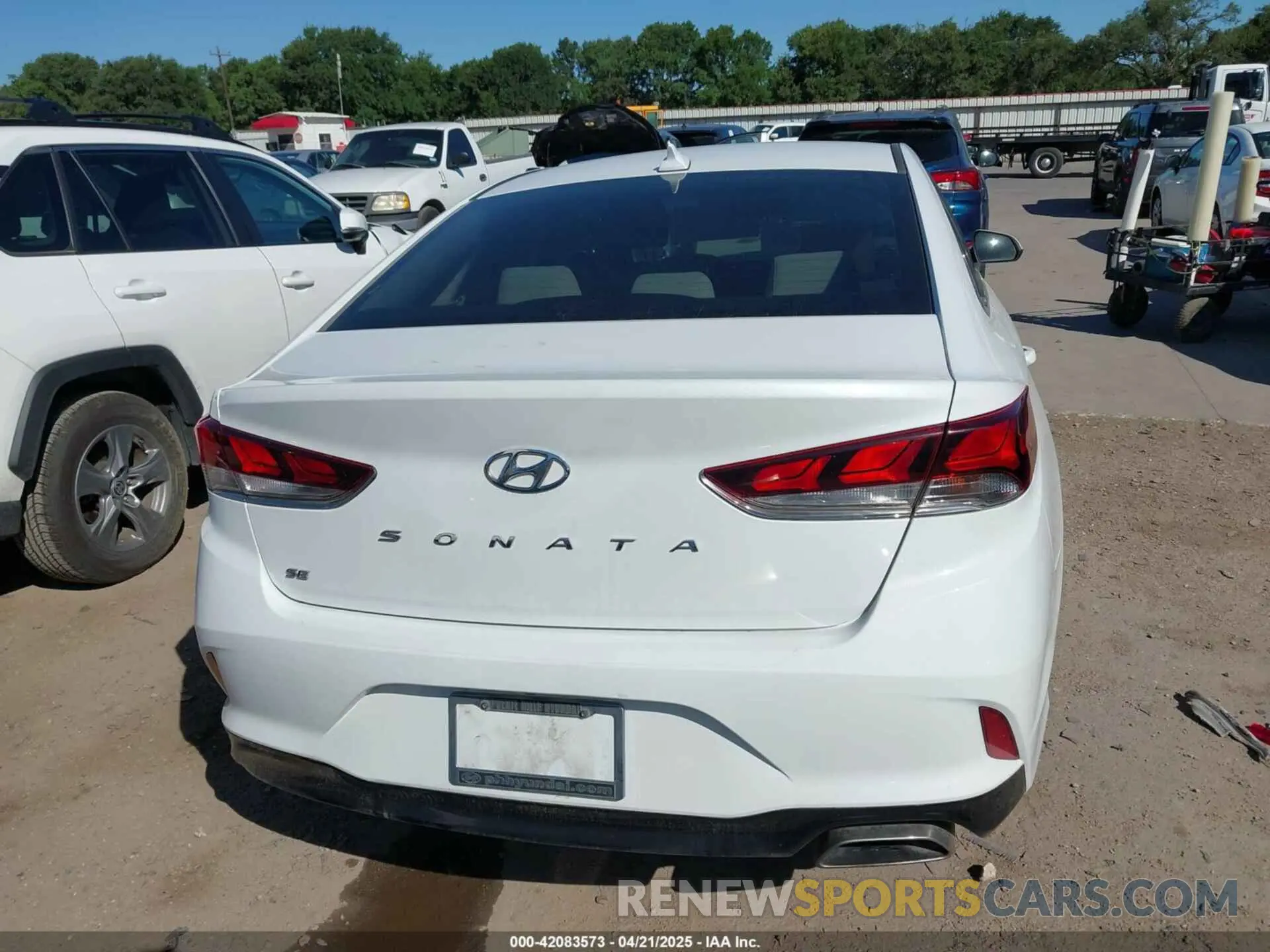 16 fotografías del automóvil dañado 5NPE24AF1KH758736 HYUNDAI SONATA 2019