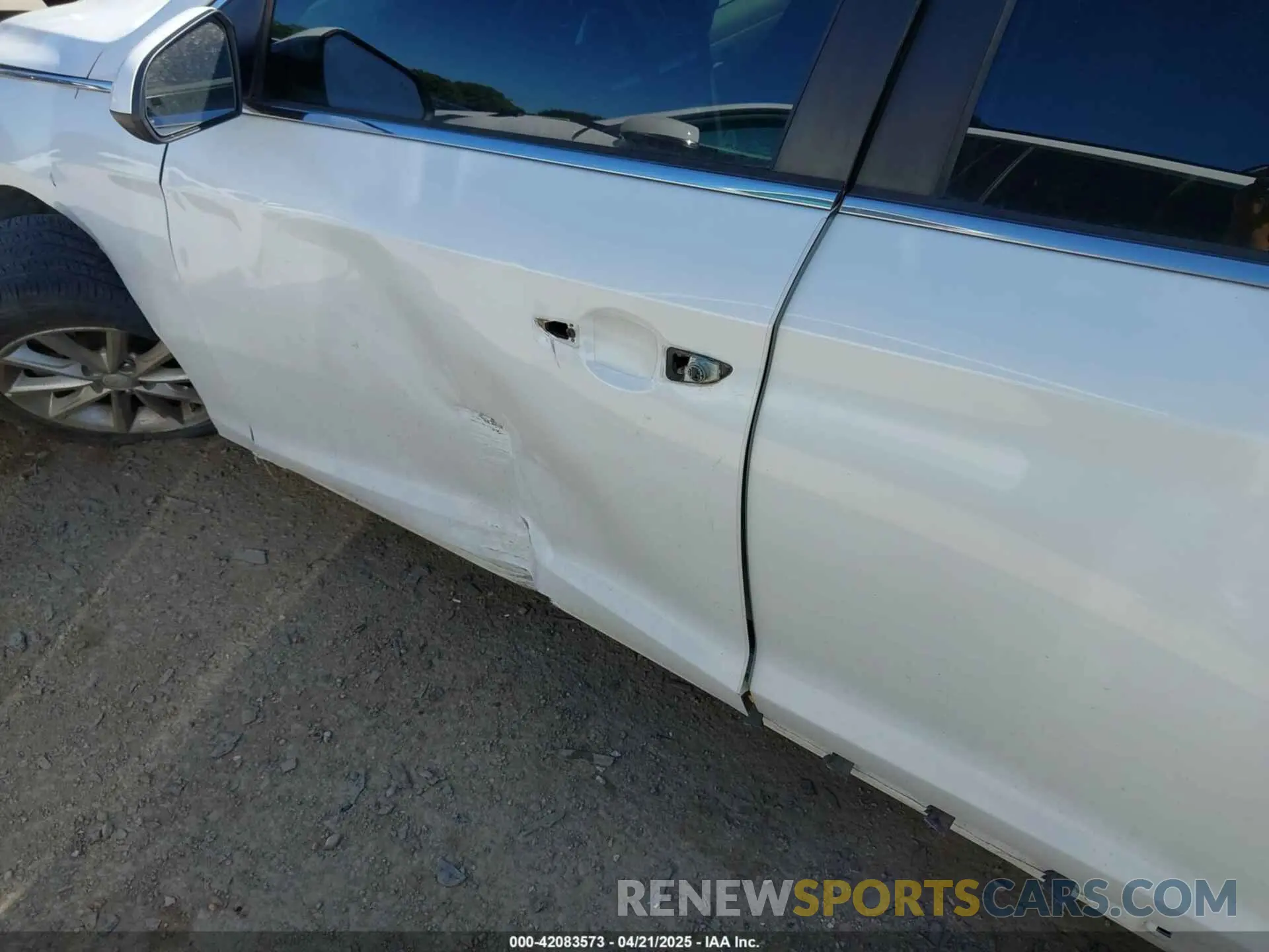 17 fotografías del automóvil dañado 5NPE24AF1KH758736 HYUNDAI SONATA 2019