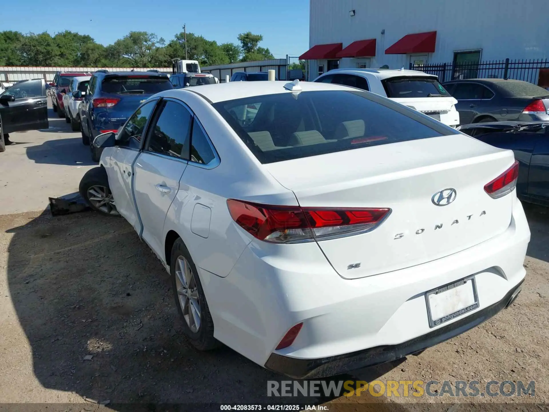 3 fotografías del automóvil dañado 5NPE24AF1KH758736 HYUNDAI SONATA 2019