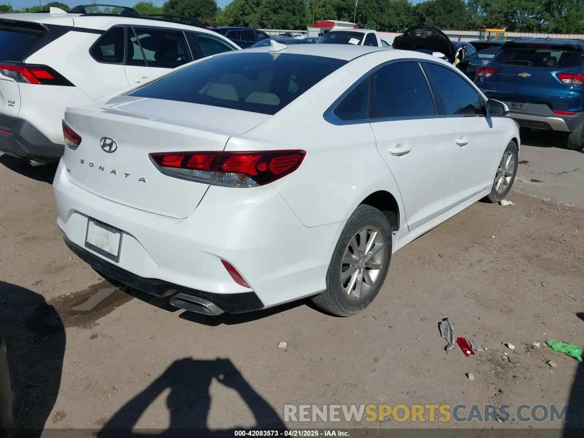 4 fotografías del automóvil dañado 5NPE24AF1KH758736 HYUNDAI SONATA 2019