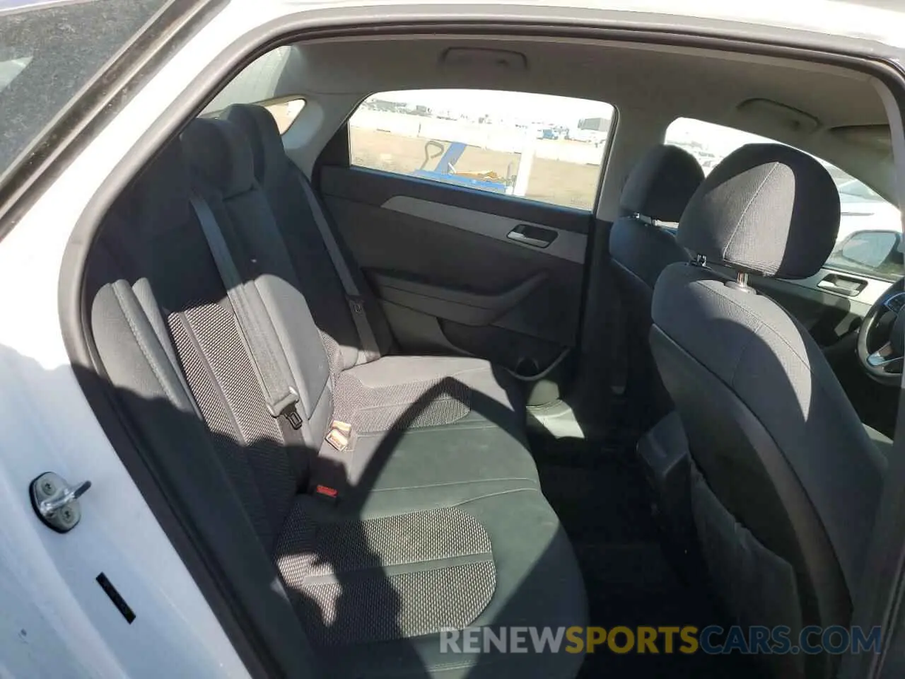 10 fotografías del automóvil dañado 5NPE24AF1KH761359 HYUNDAI SONATA 2019