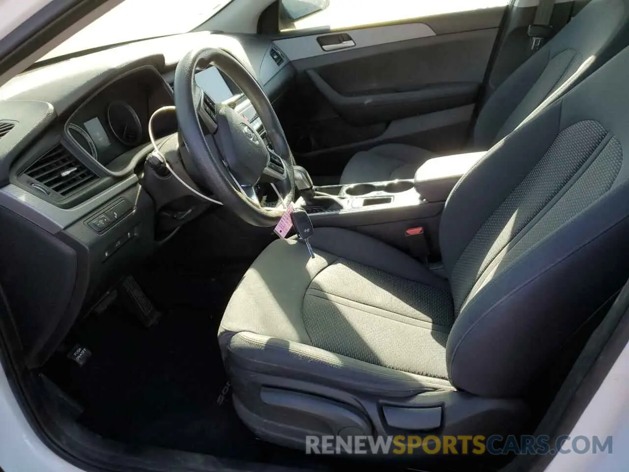 7 fotografías del automóvil dañado 5NPE24AF1KH761359 HYUNDAI SONATA 2019