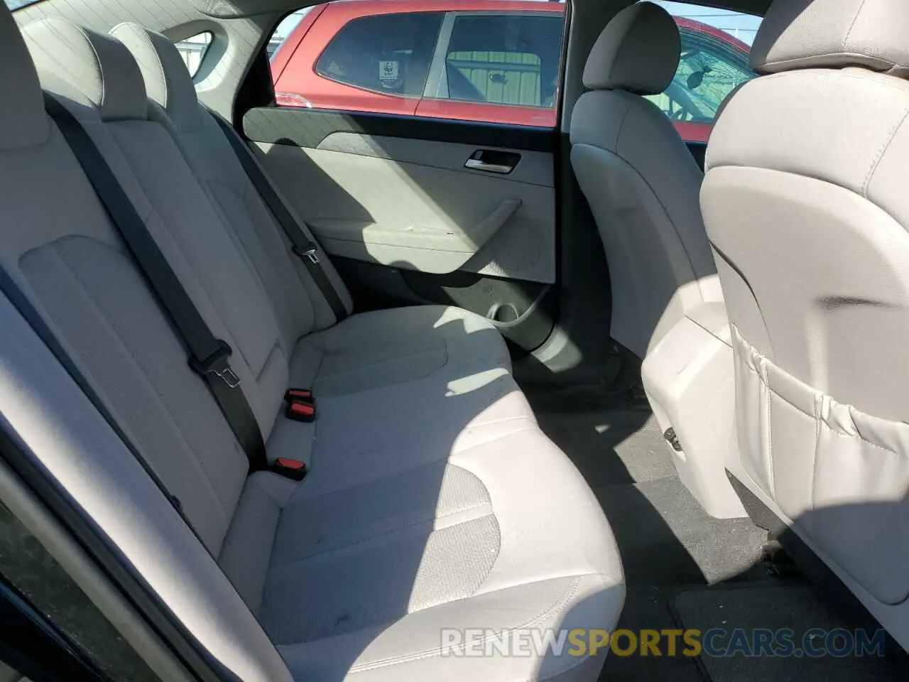 10 fotografías del automóvil dañado 5NPE24AF1KH779604 HYUNDAI SONATA 2019