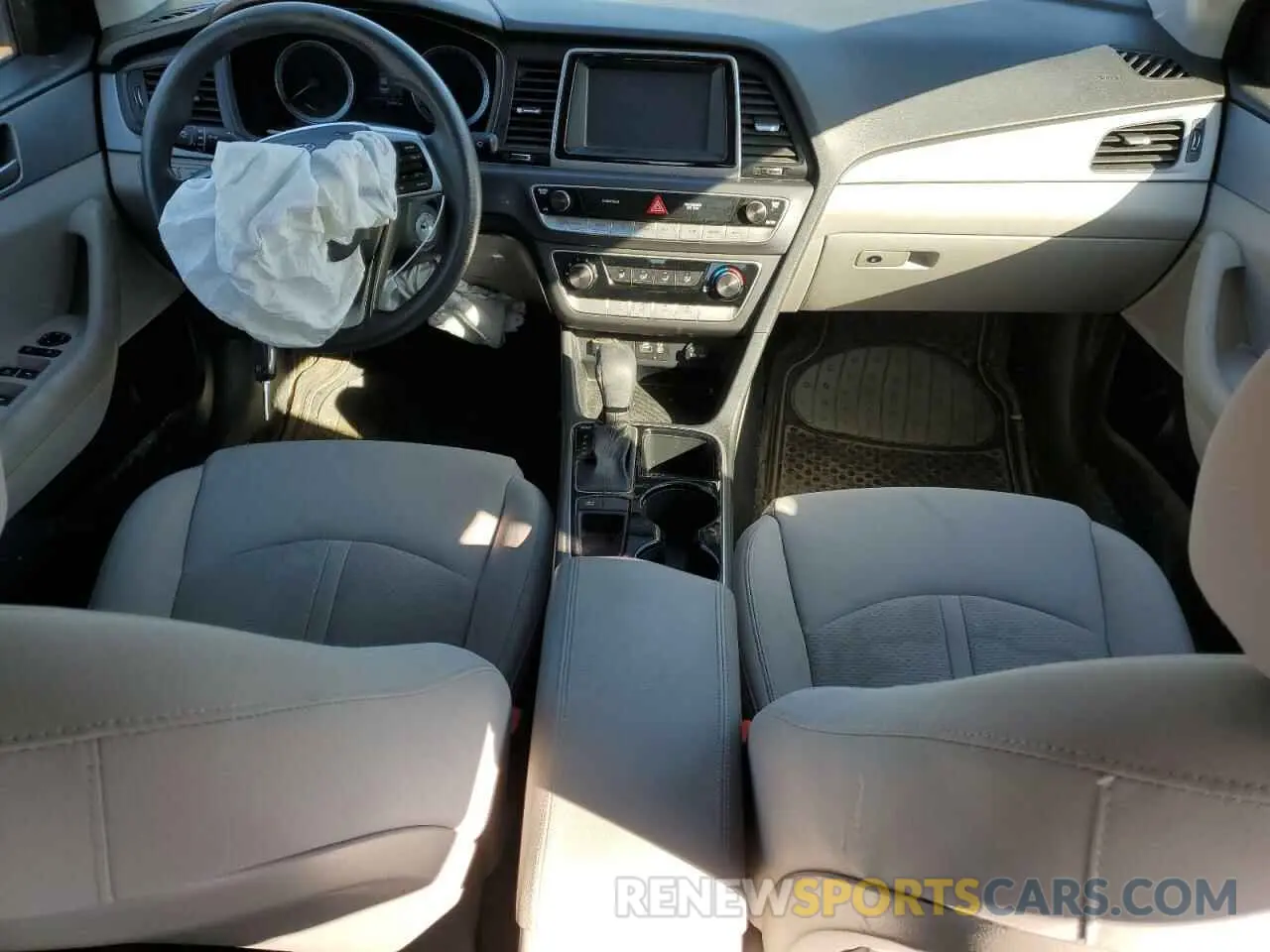 8 fotografías del automóvil dañado 5NPE24AF1KH779604 HYUNDAI SONATA 2019