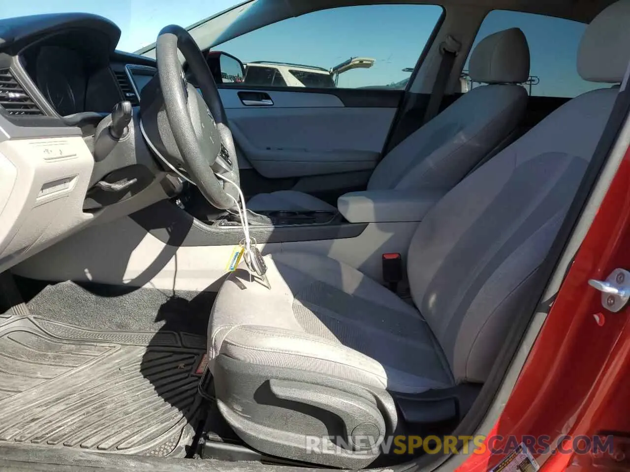 7 fotografías del automóvil dañado 5NPE24AF1KH800371 HYUNDAI SONATA 2019
