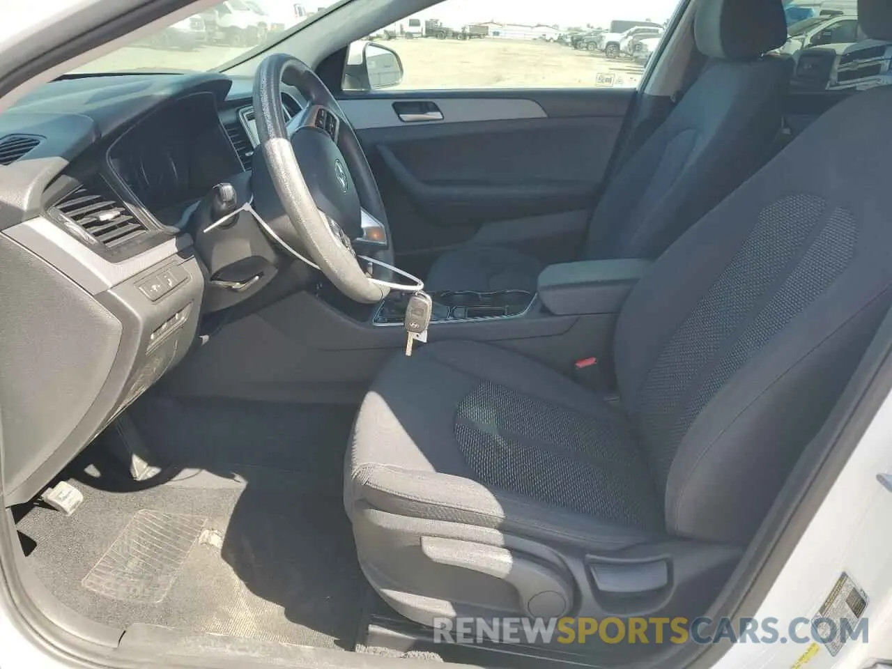 7 fotografías del automóvil dañado 5NPE24AF1KH818045 HYUNDAI SONATA 2019