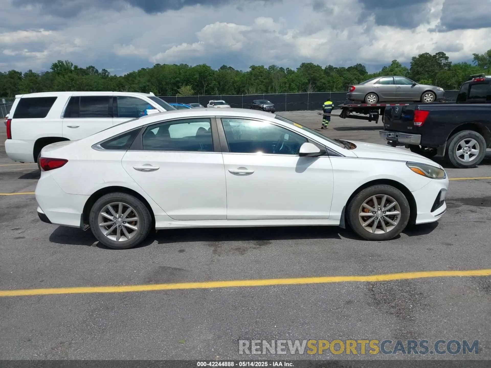 12 fotografías del automóvil dañado 5NPE24AF2KH740200 HYUNDAI SONATA 2019