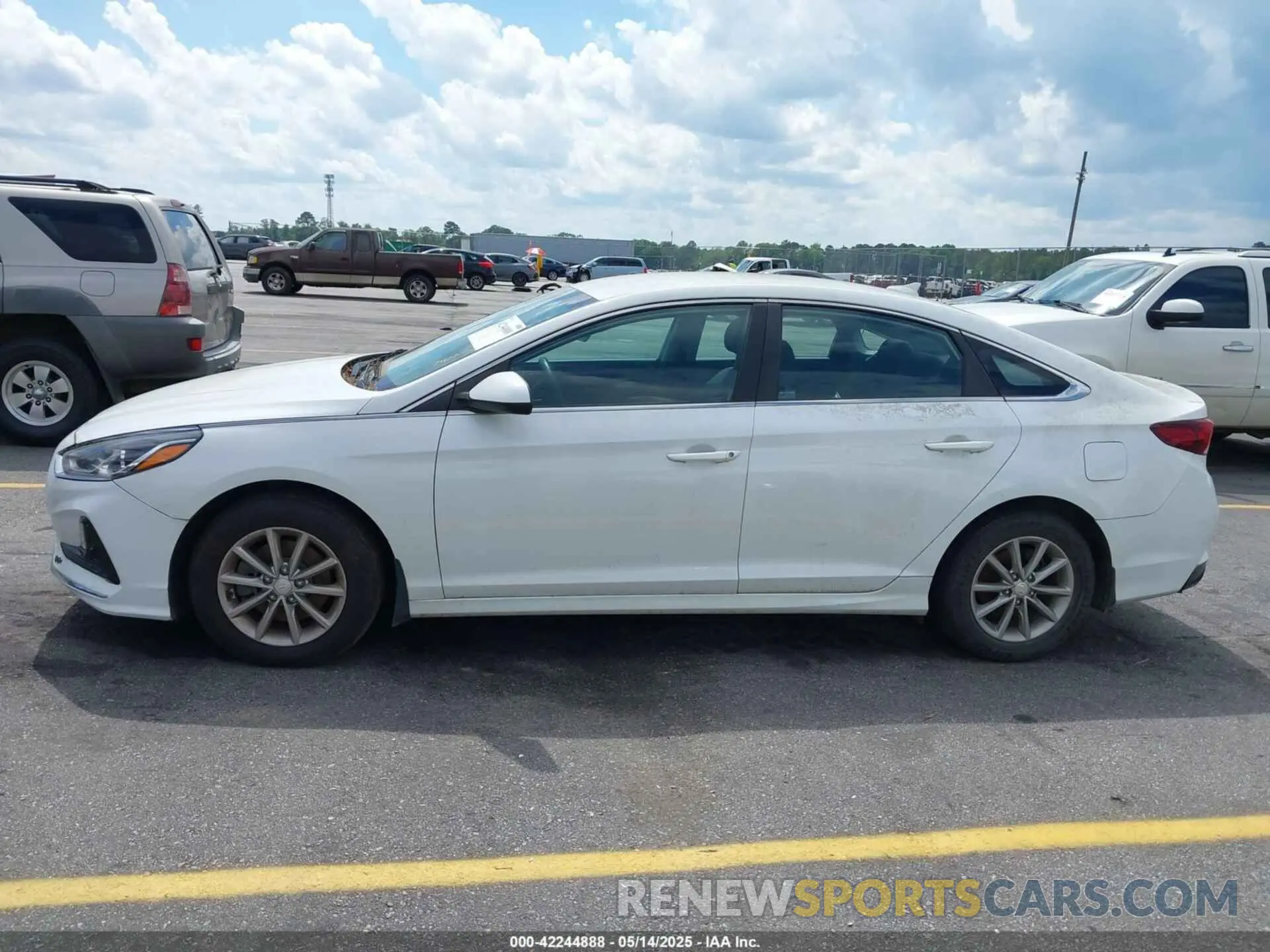 13 fotografías del automóvil dañado 5NPE24AF2KH740200 HYUNDAI SONATA 2019