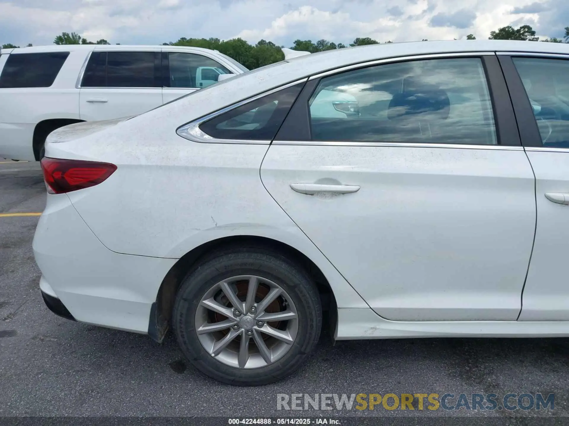 16 fotografías del automóvil dañado 5NPE24AF2KH740200 HYUNDAI SONATA 2019