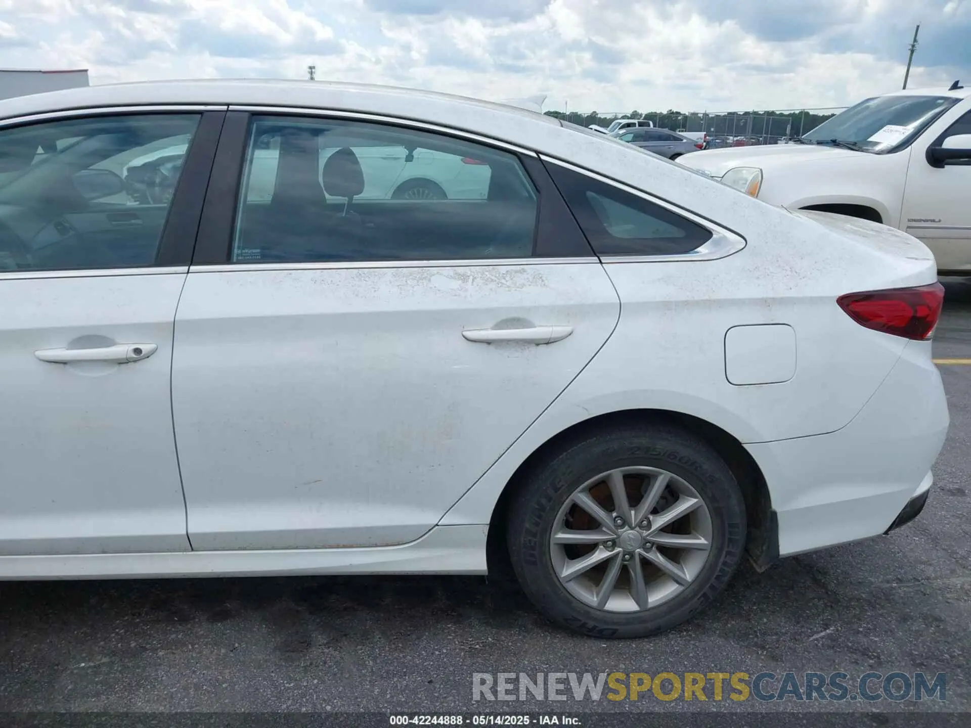 17 fotografías del automóvil dañado 5NPE24AF2KH740200 HYUNDAI SONATA 2019