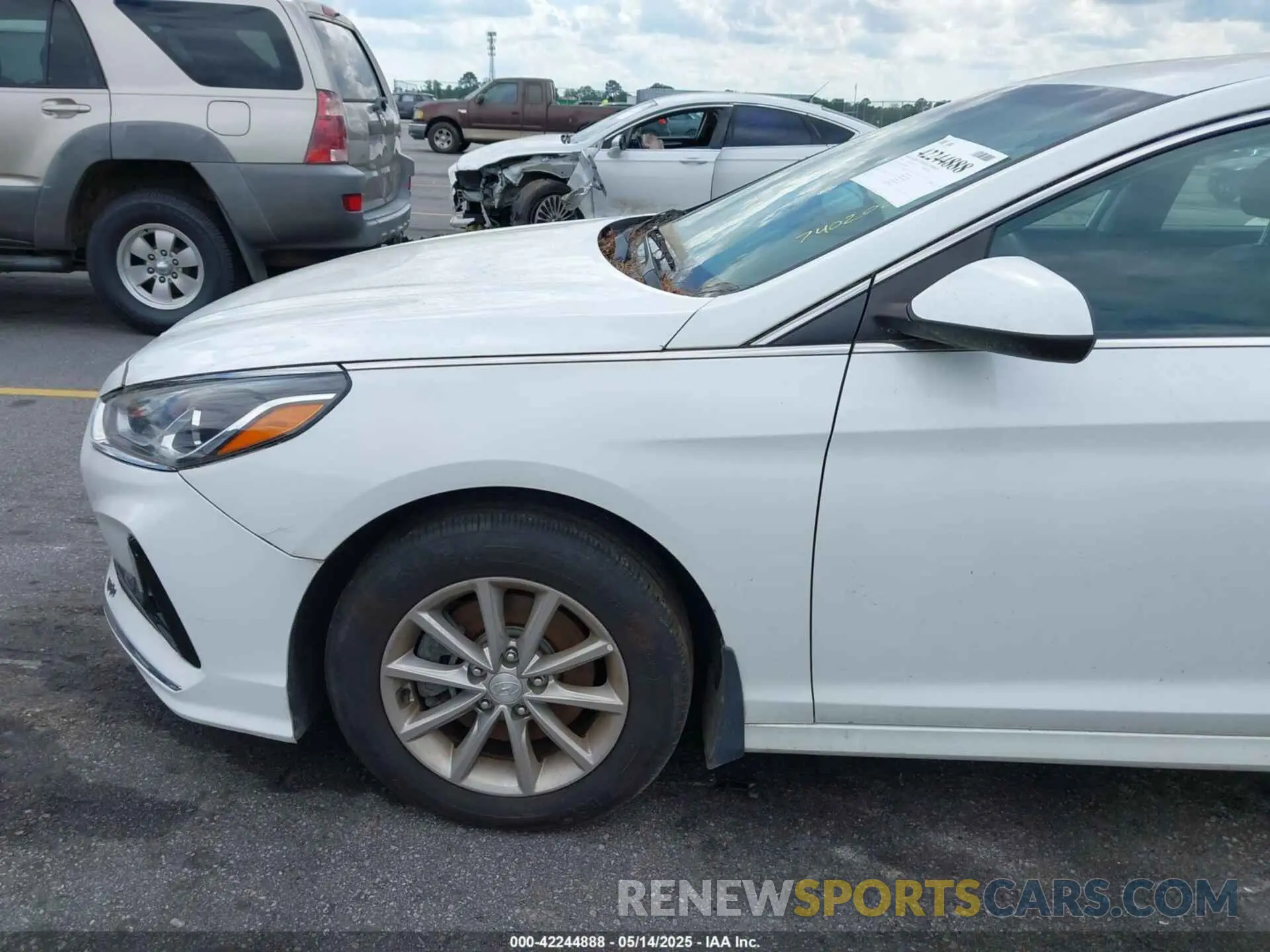 18 fotografías del automóvil dañado 5NPE24AF2KH740200 HYUNDAI SONATA 2019