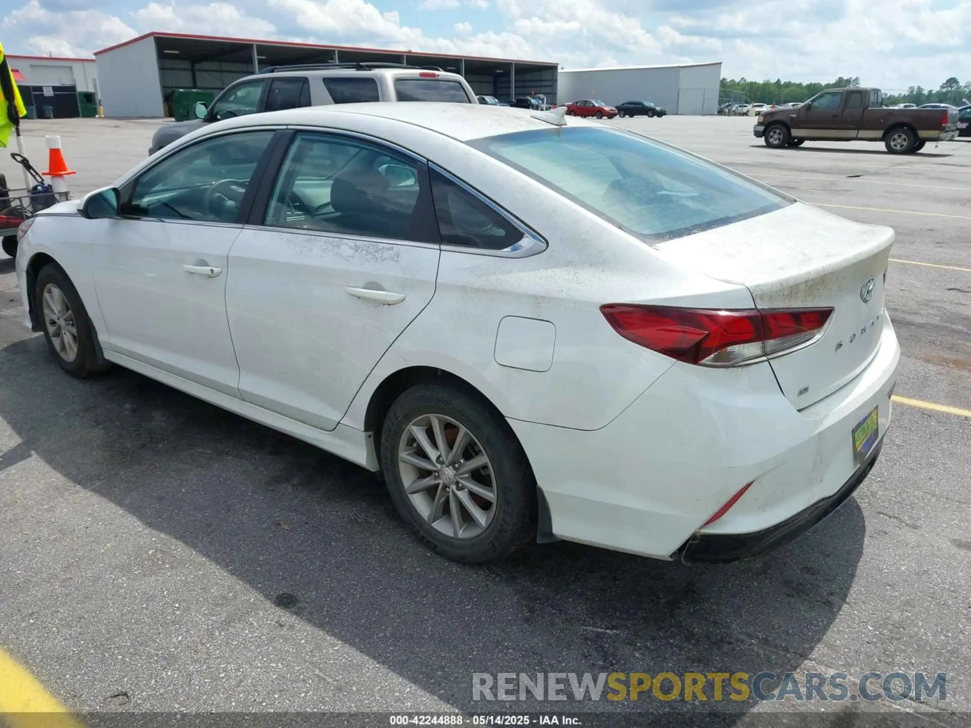 3 fotografías del automóvil dañado 5NPE24AF2KH740200 HYUNDAI SONATA 2019