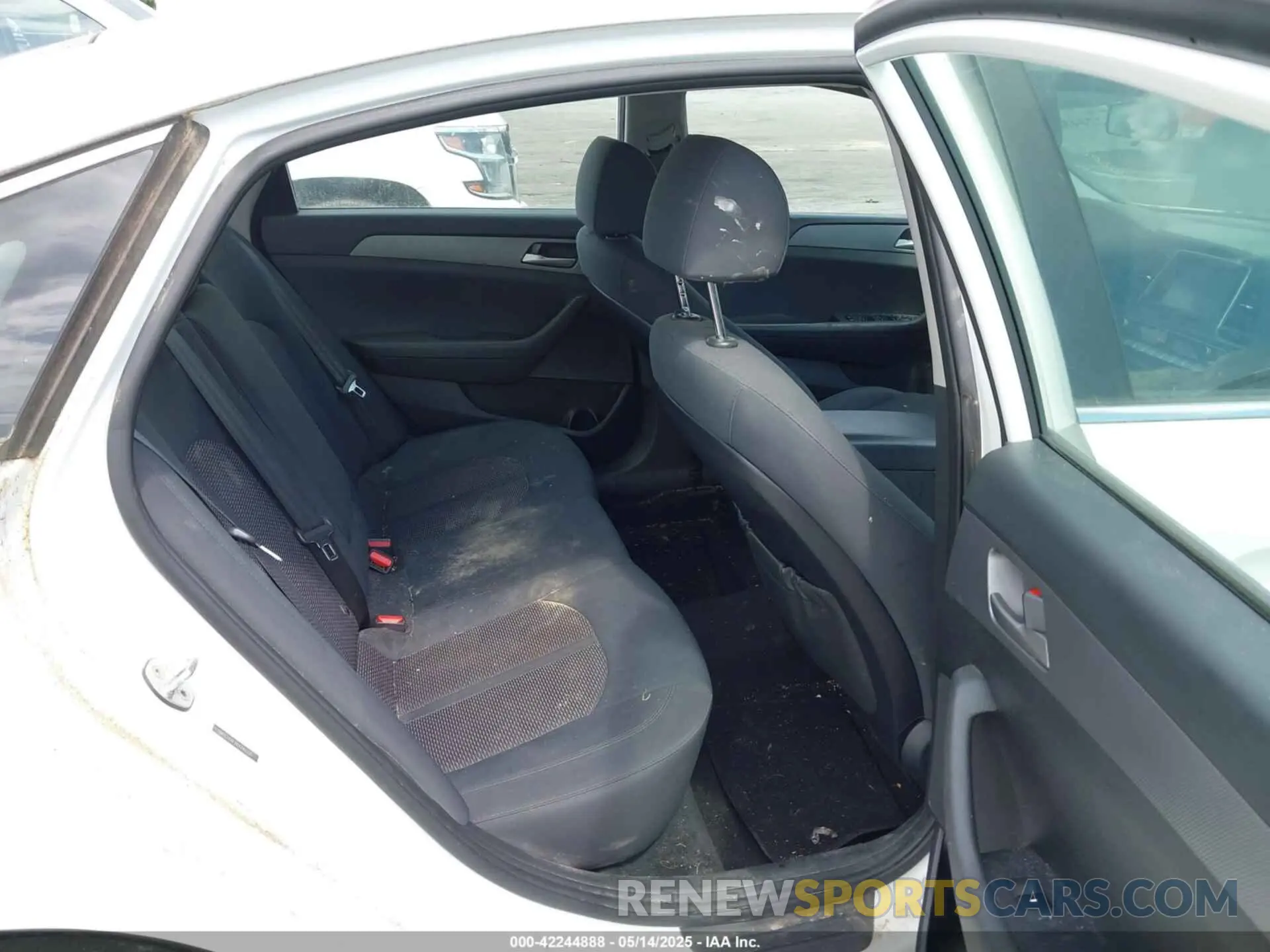 8 fotografías del automóvil dañado 5NPE24AF2KH740200 HYUNDAI SONATA 2019