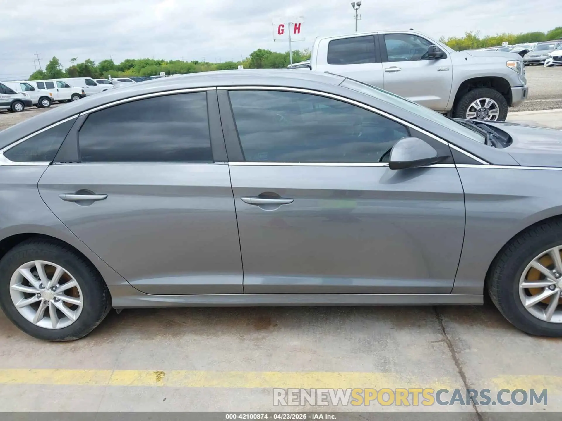 13 fotografías del automóvil dañado 5NPE24AF2KH745414 HYUNDAI SONATA 2019