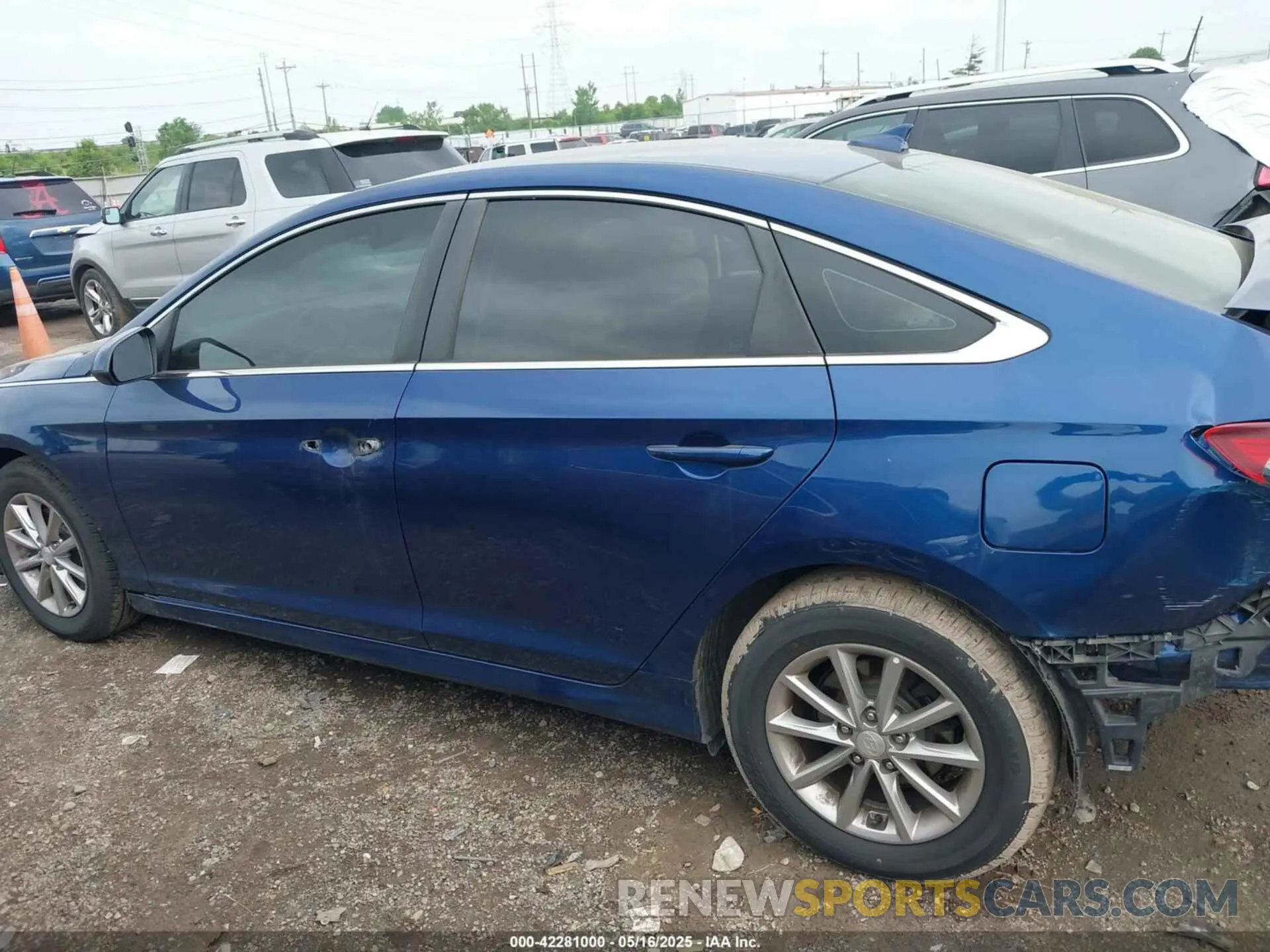 14 fotografías del automóvil dañado 5NPE24AF2KH789977 HYUNDAI SONATA 2019