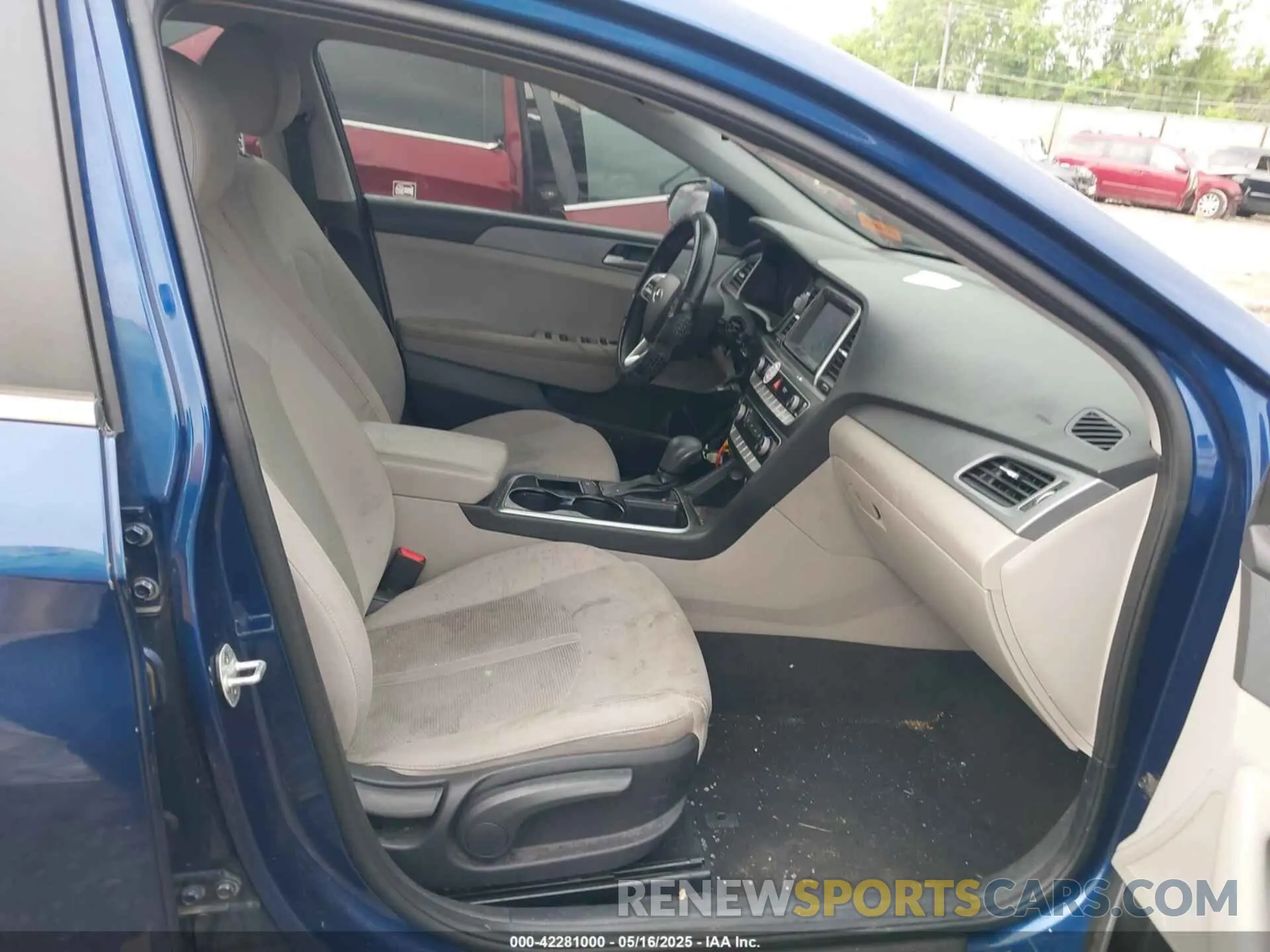 5 fotografías del automóvil dañado 5NPE24AF2KH789977 HYUNDAI SONATA 2019