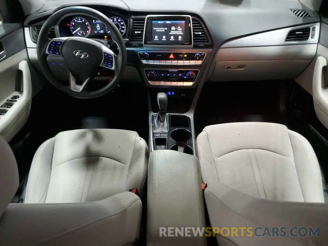 8 fotografías del automóvil dañado 5NPE24AF3KH732526 HYUNDAI SONATA 2019