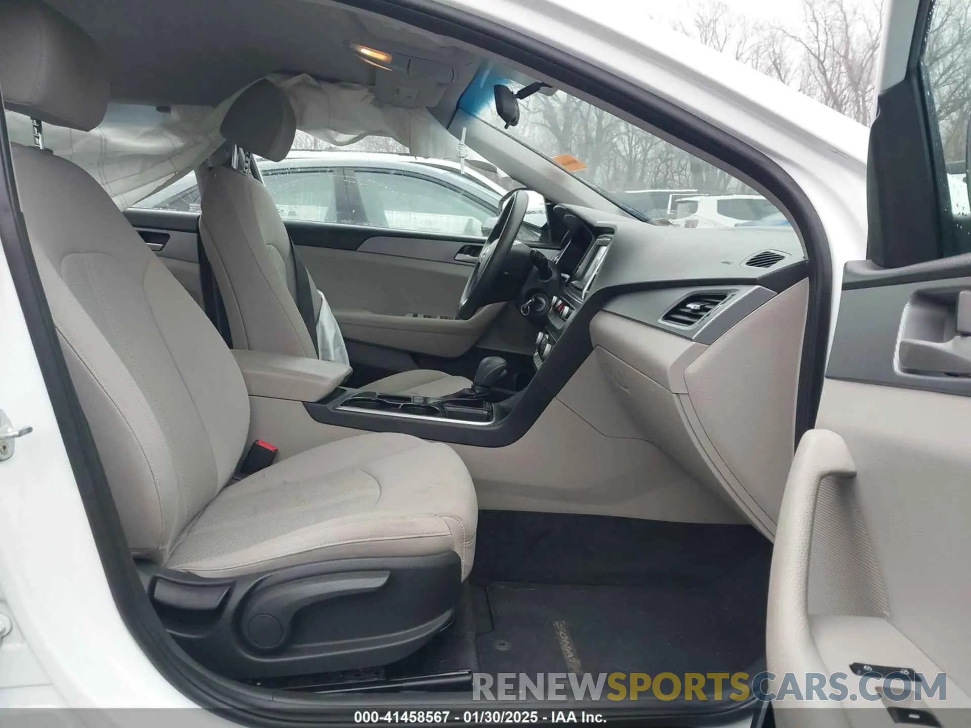 5 fotografías del automóvil dañado 5NPE24AF3KH746684 HYUNDAI SONATA 2019