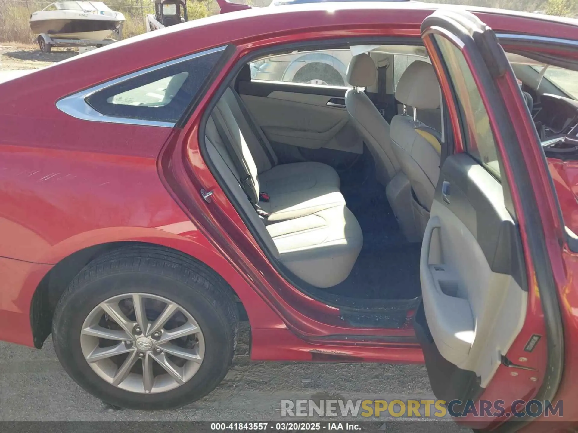 8 fotografías del automóvil dañado 5NPE24AF3KH753232 HYUNDAI SONATA 2019