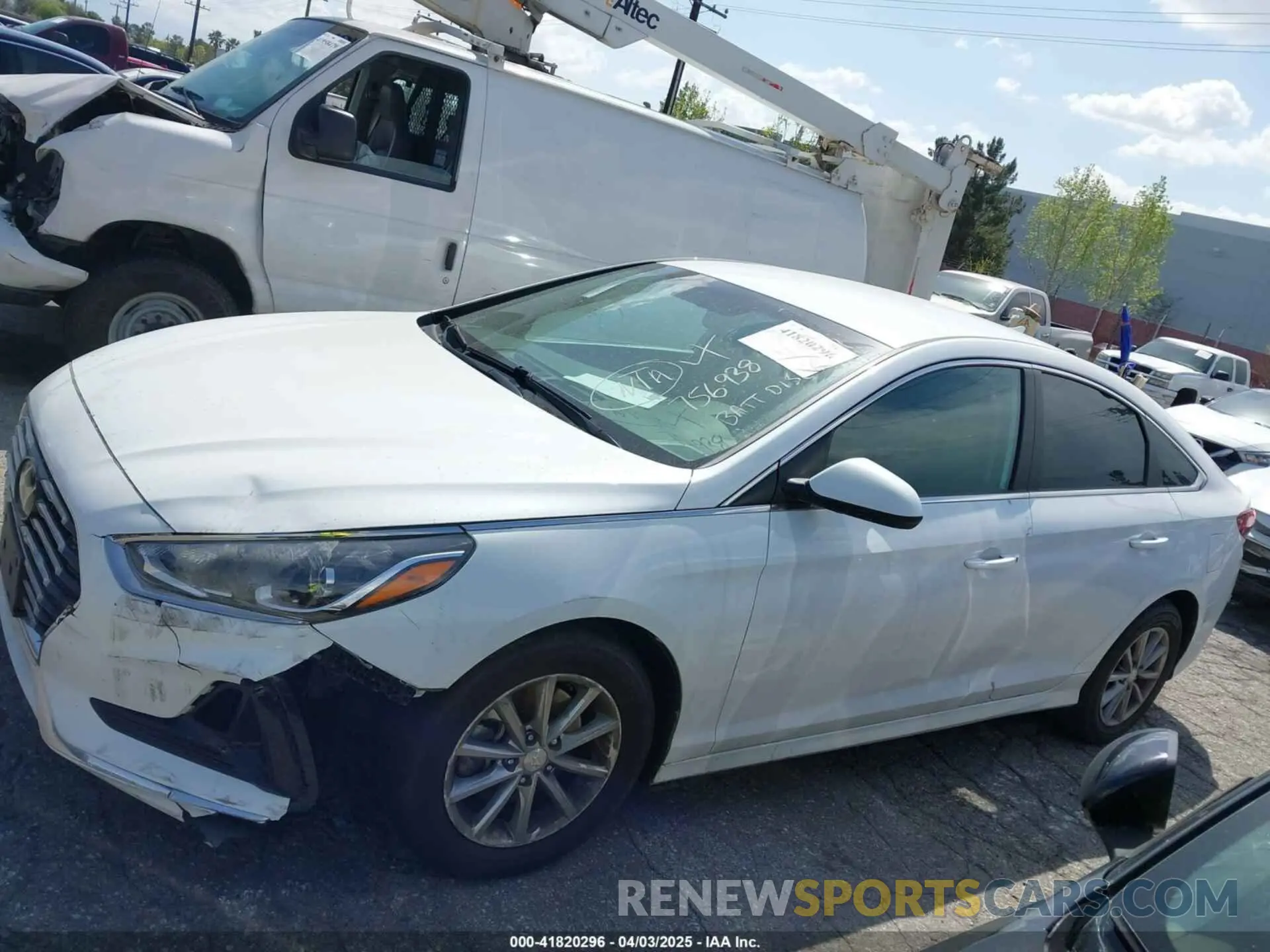 13 fotografías del automóvil dañado 5NPE24AF3KH756938 HYUNDAI SONATA 2019