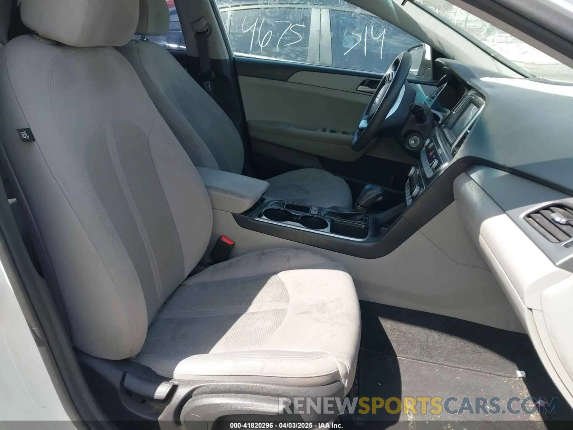 5 fotografías del automóvil dañado 5NPE24AF3KH756938 HYUNDAI SONATA 2019