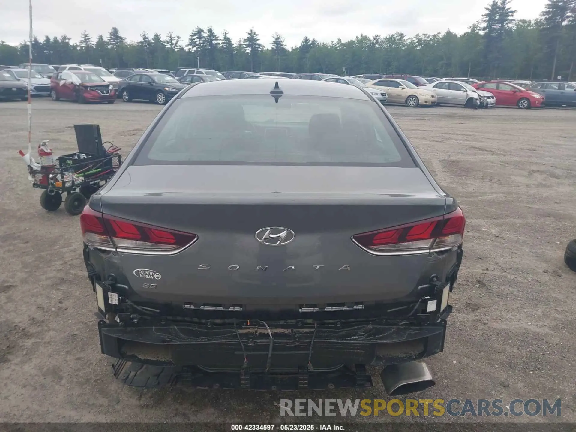 17 fotografías del automóvil dañado 5NPE24AF3KH778275 HYUNDAI SONATA 2019
