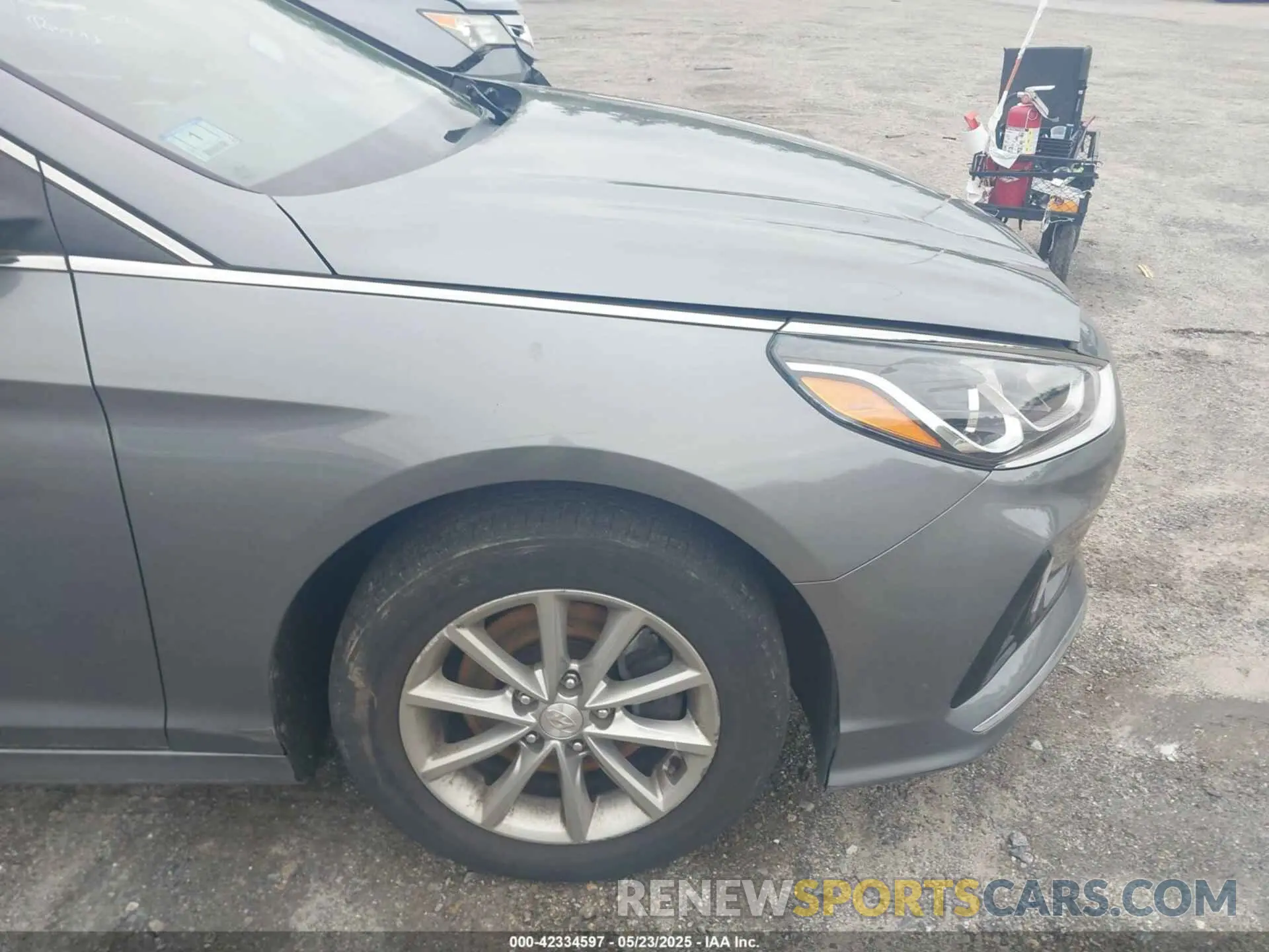 18 fotografías del automóvil dañado 5NPE24AF3KH778275 HYUNDAI SONATA 2019