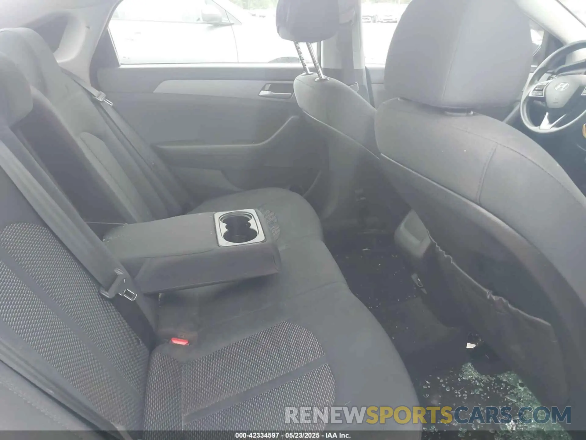 8 fotografías del automóvil dañado 5NPE24AF3KH778275 HYUNDAI SONATA 2019