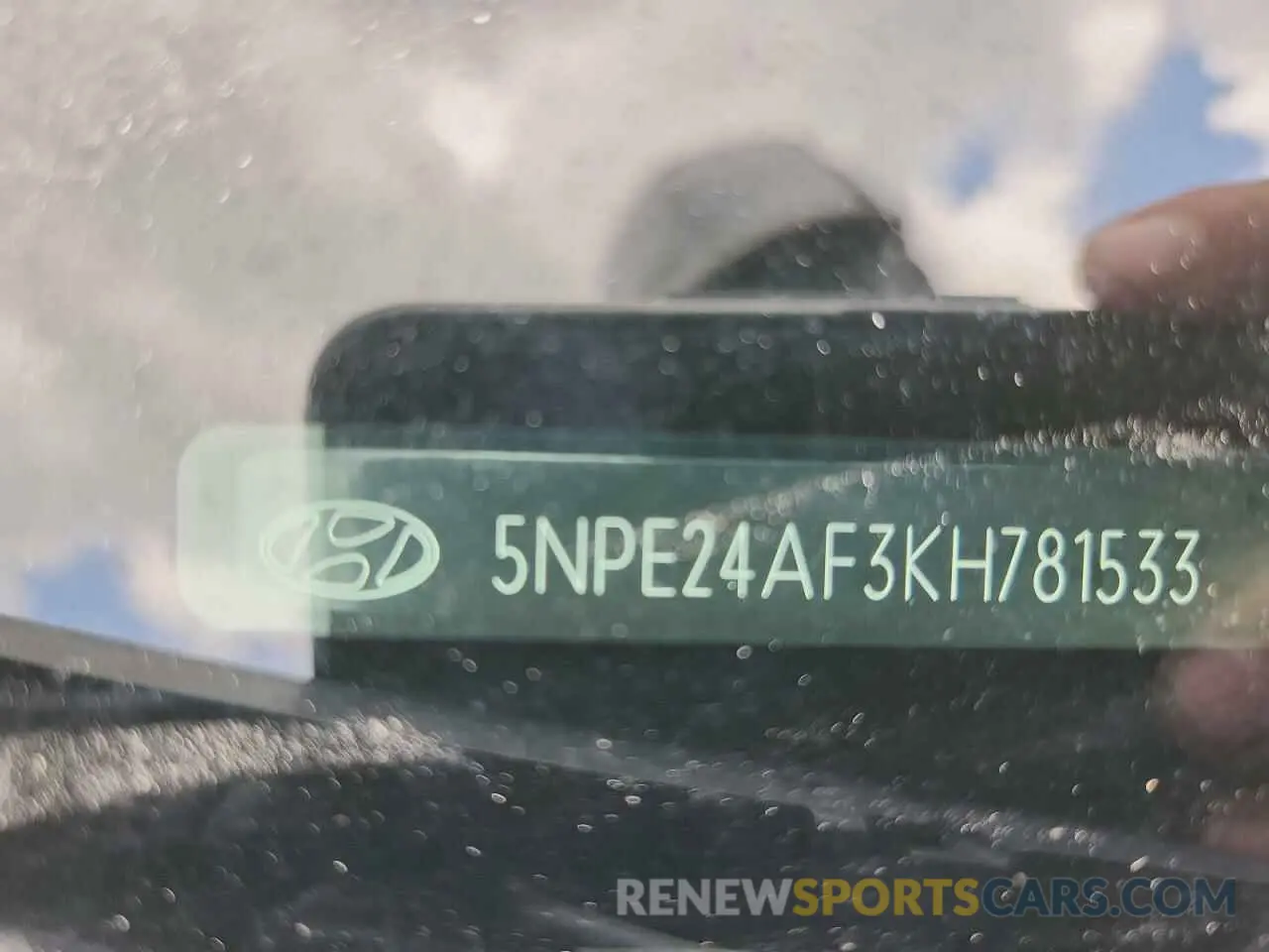 12 fotografías del automóvil dañado 5NPE24AF3KH781533 HYUNDAI SONATA 2019
