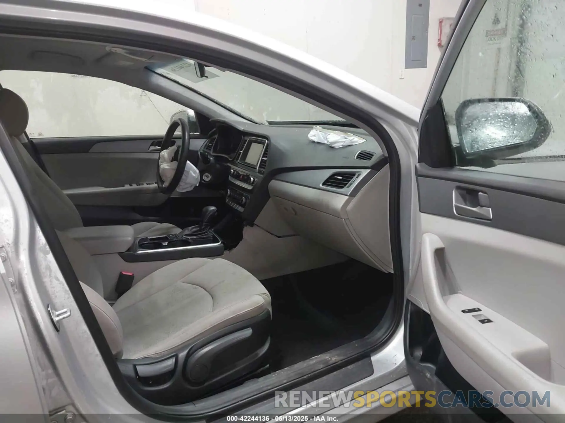 5 fotografías del automóvil dañado 5NPE24AF3KH787686 HYUNDAI SONATA 2019