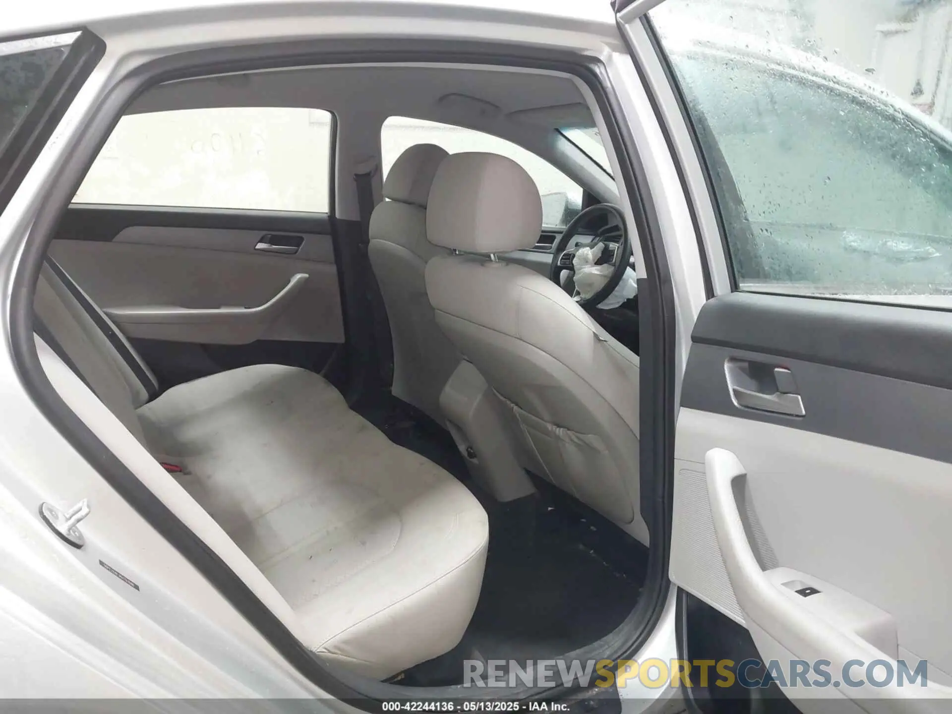 8 fotografías del automóvil dañado 5NPE24AF3KH787686 HYUNDAI SONATA 2019